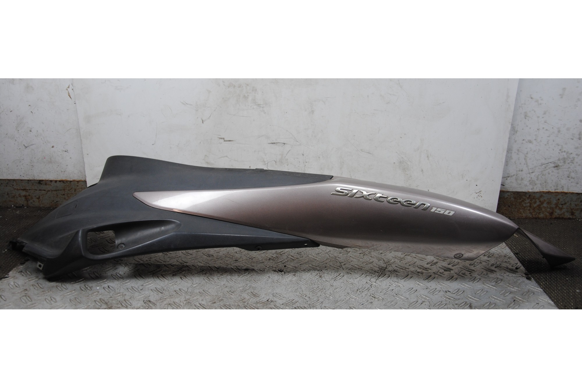 Carena Posteriore Codone SX Suzuki Sixteen 125 / 150 Dal 2007 al 2014  1678270221198