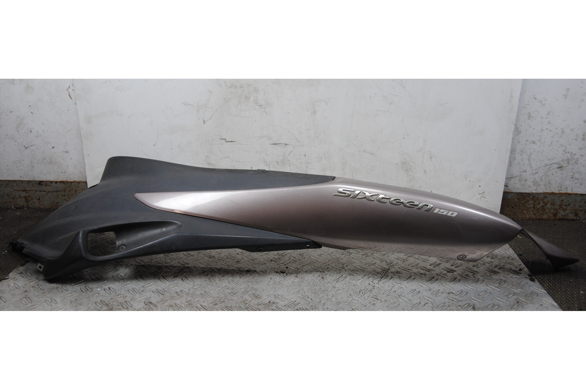 Carena Posteriore Codone SX Suzuki Sixteen 125 / 150 Dal 2007 al 2014  1678270221198