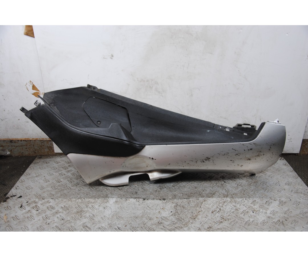 Carena Pedana Poggiapiedi Destra Piaggio MP3 125 / 250 / 300 / 400 / 500 dal 2009 al 2016  1678290873032