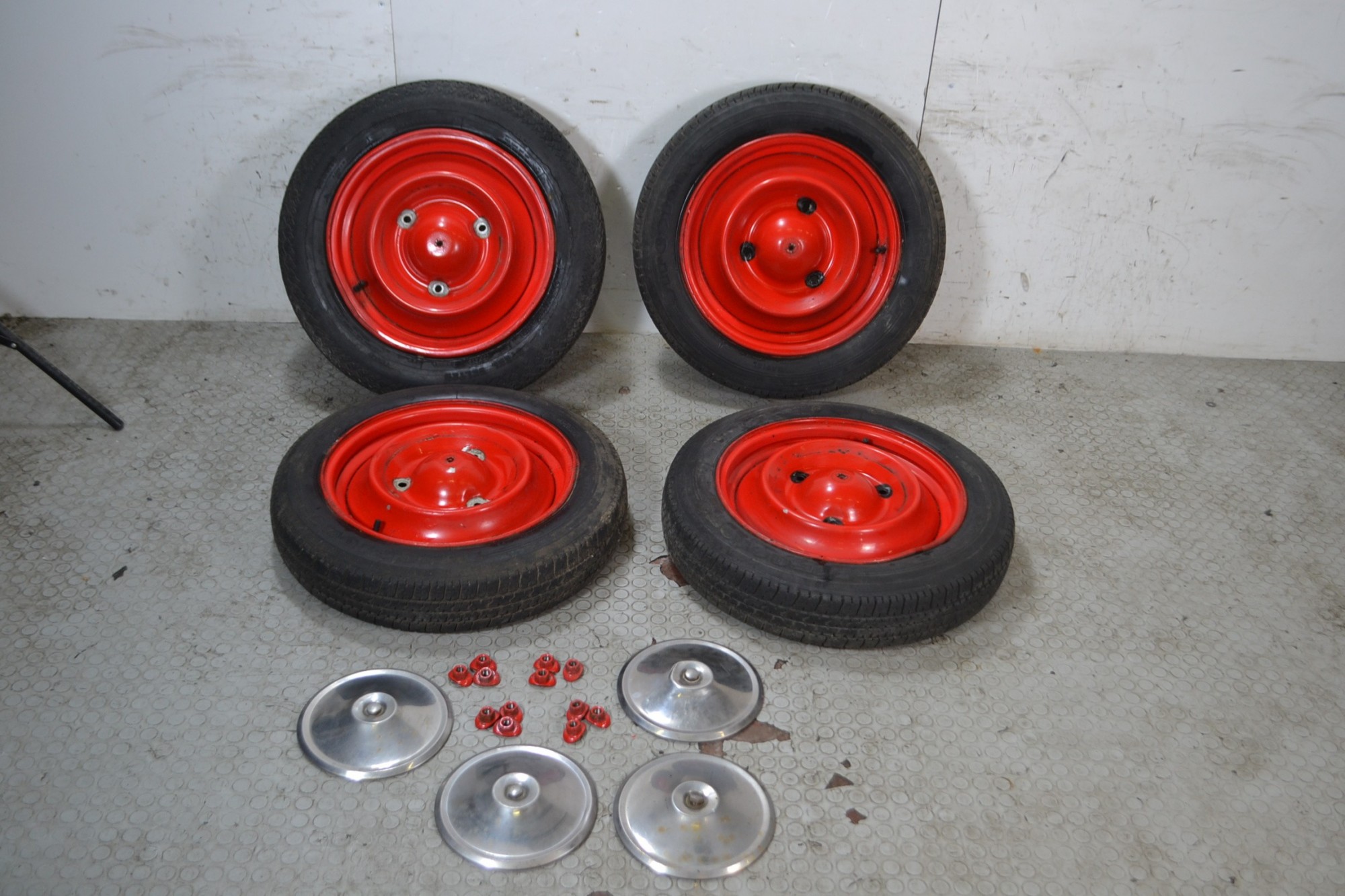 Treno completo cerchi e gomme Citroen Dyane Dal 1967 al 1984 Misura 135 R15  1678356364788