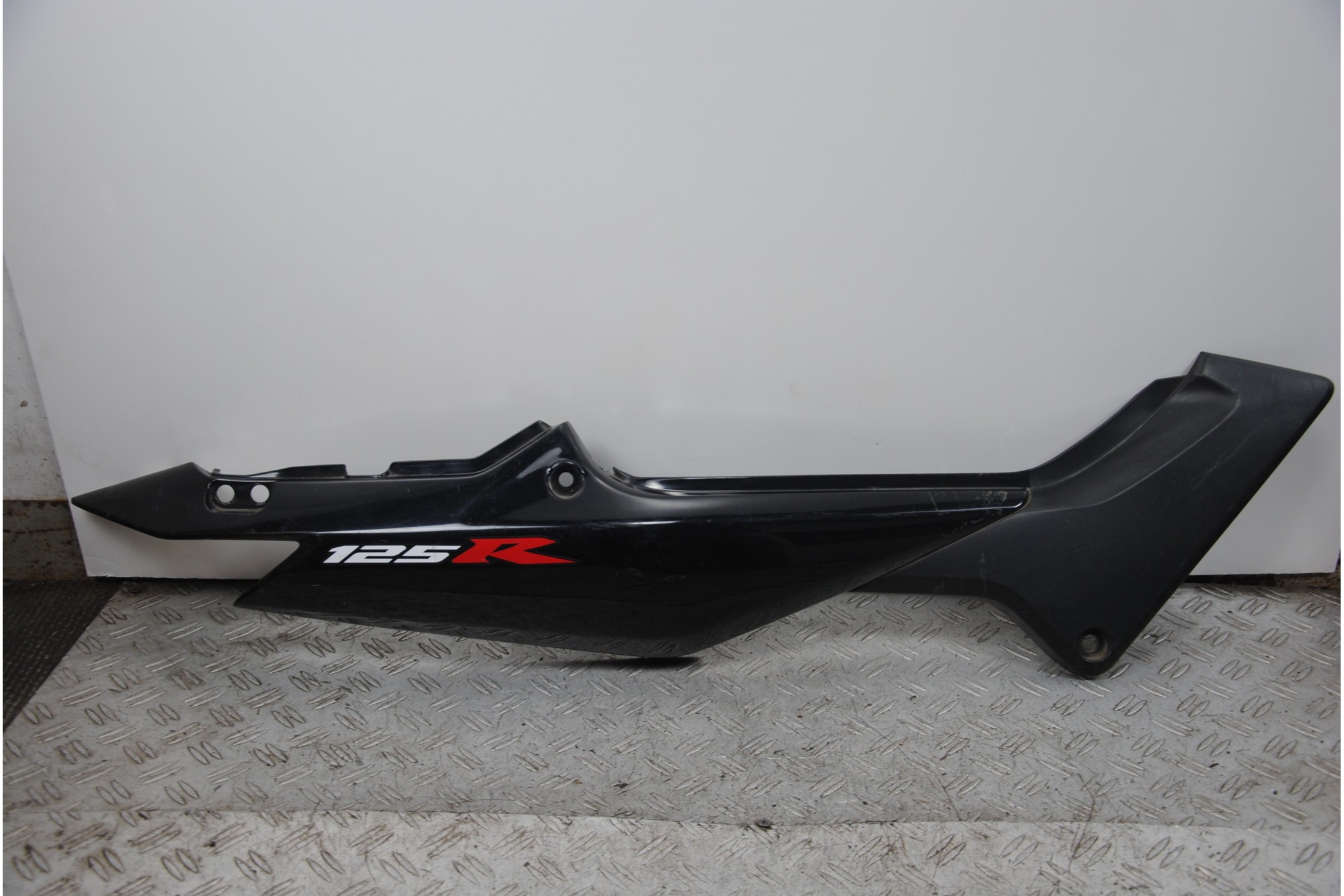 Carena Fianchetto Posteriore Destro Honda CBR 125 R Dal 2004 al 2010  1678445227031