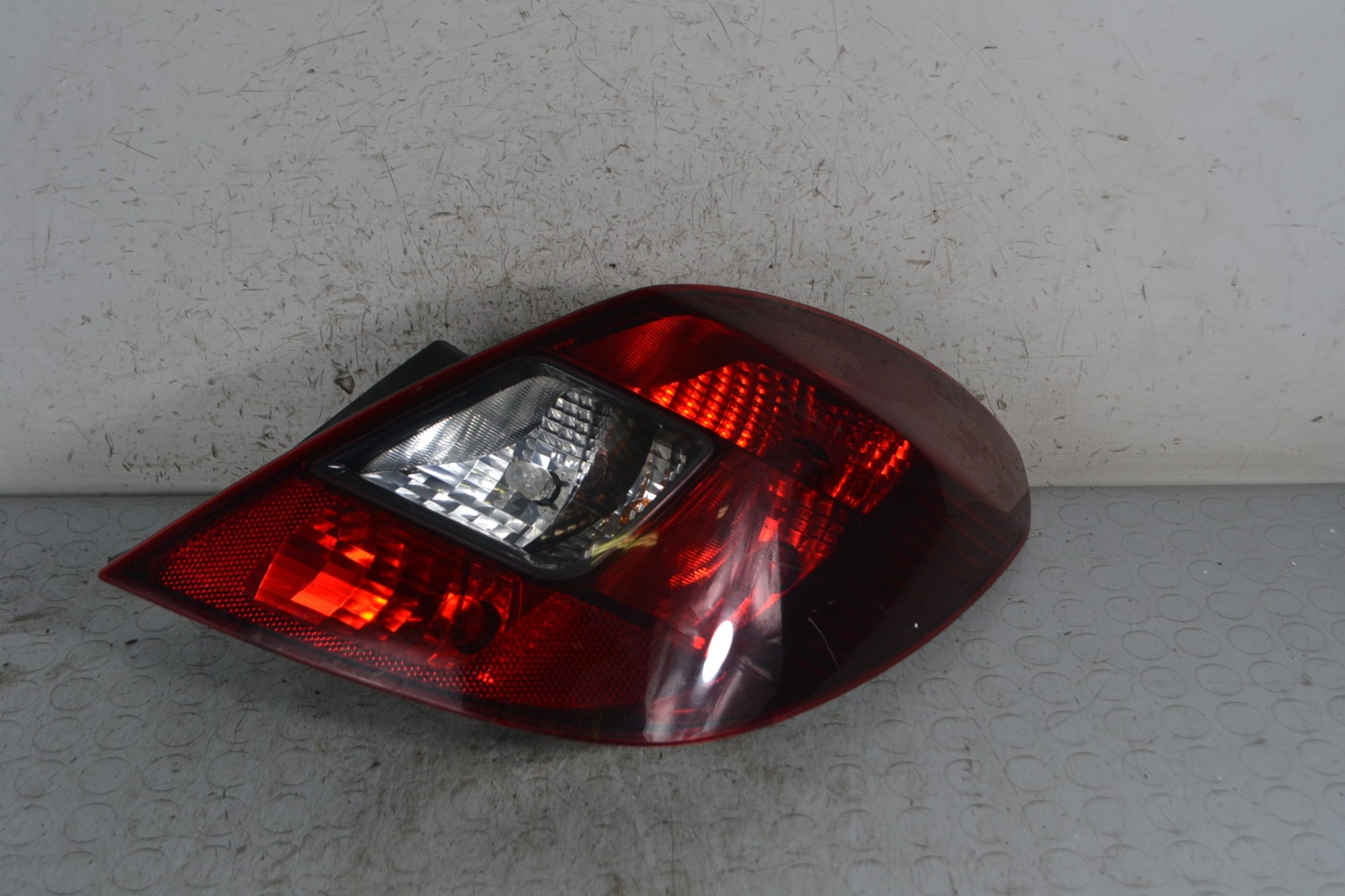 Fanale stop posteriore DX Opel Corsa D 5 porte Dal 2011 al 2014 Cod 13296480  1678722288762