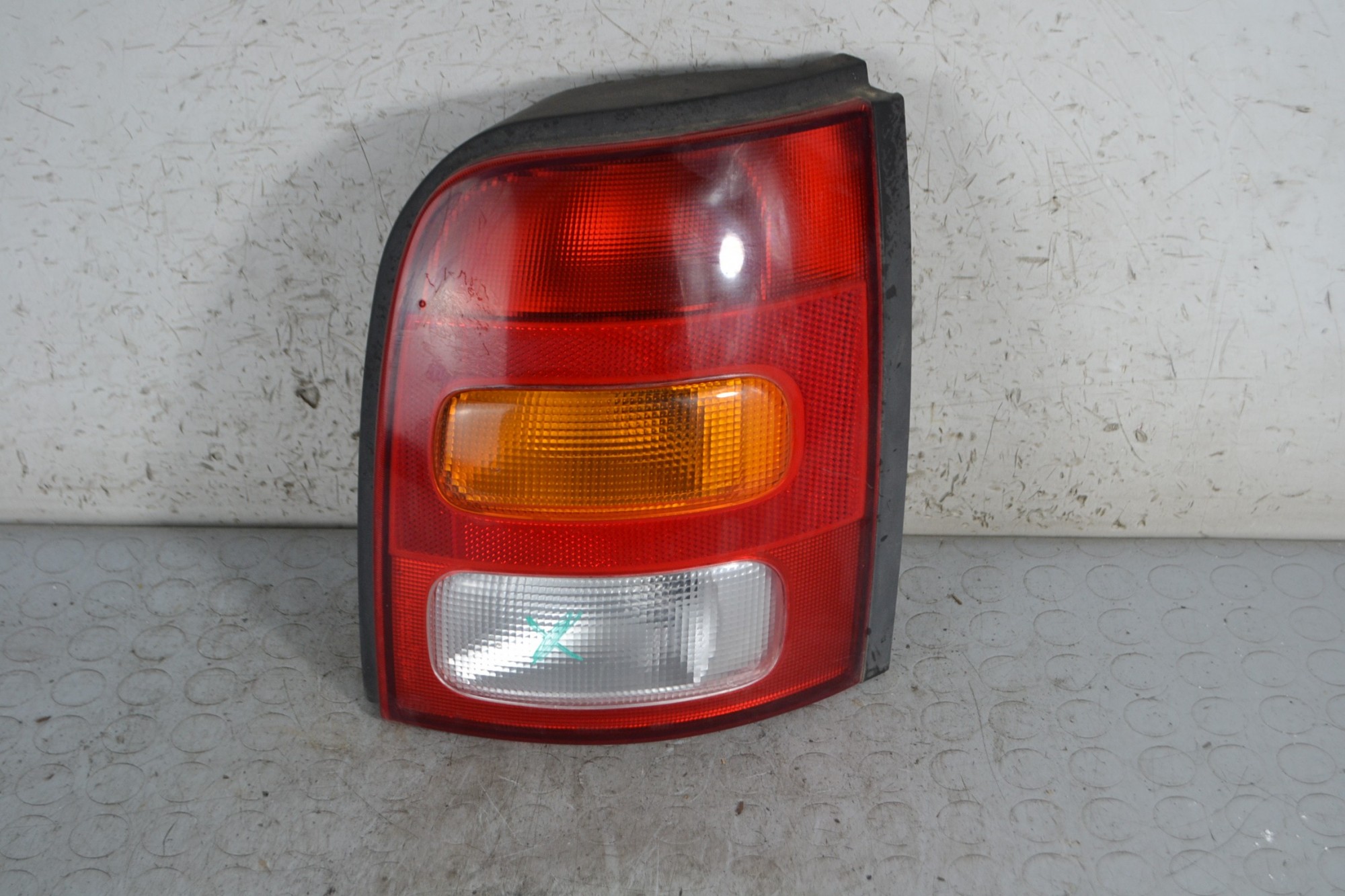 Fanale stop posteriore DX Nissan Micra K11 Dal 1992 al 2002 Cod 265501F505  1678787287649