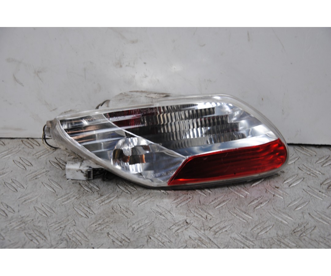 Fanale Stop Posteriore Sinistro SX Piaggio MP3 125 / 250 / 300 / 400 / 500 dal 2009 al 2016 1678873754185 Fanale Stop Posteriore Sinistro SX Piaggio MP3 125 / 250 / 300 / 400 / 500 dal 2009 al 2016 1678873754185