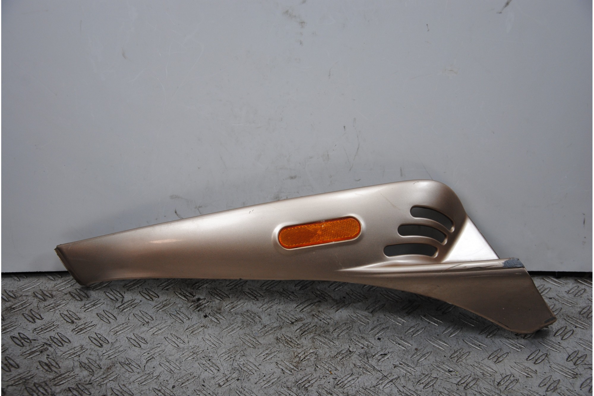 Carena Fianchetto Inferiore Destro Piaggio Vespa ET2 / ET4 / 50 / 125 / 150 dal 1996 al 2006  1678874723289