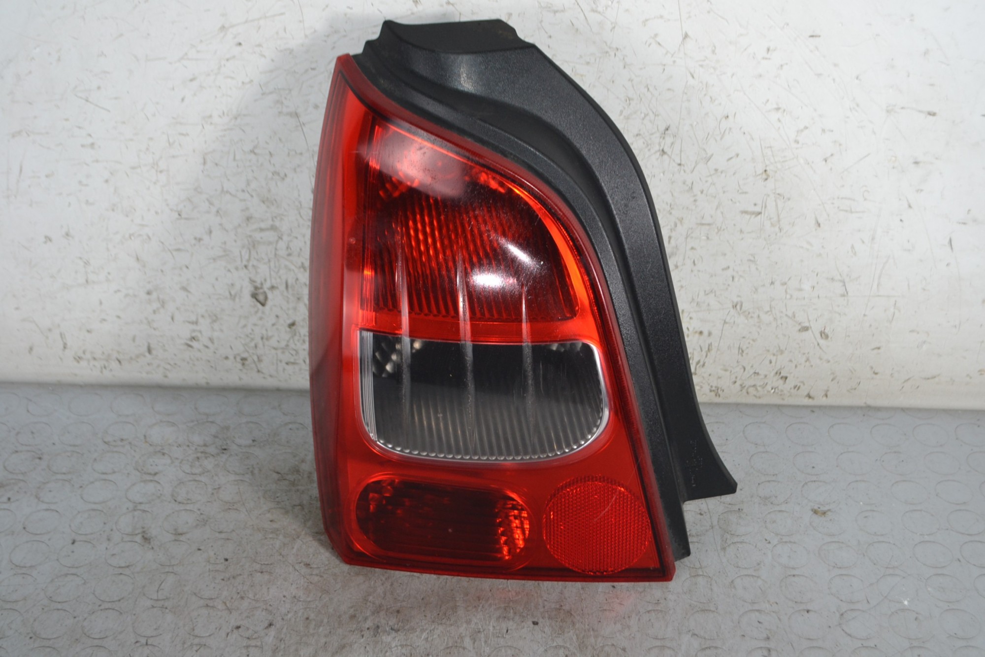 Fanale Stop Posteriore SX Renault Twingo II dal 2007 al 2014 Cod 8200387888  1678890103775