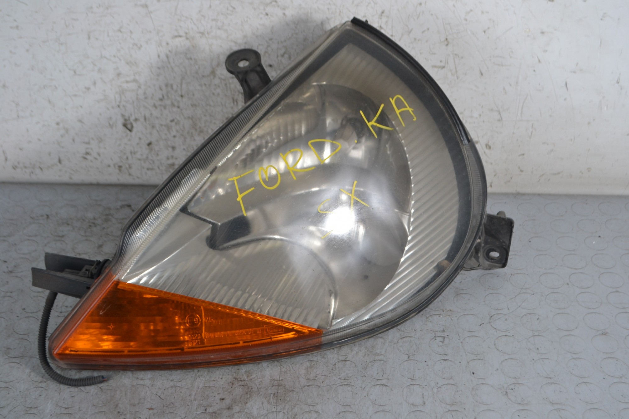 Faro Anteriore SX Ford Ka dal 1996 al 2008 Cod 67724910  1678956073202