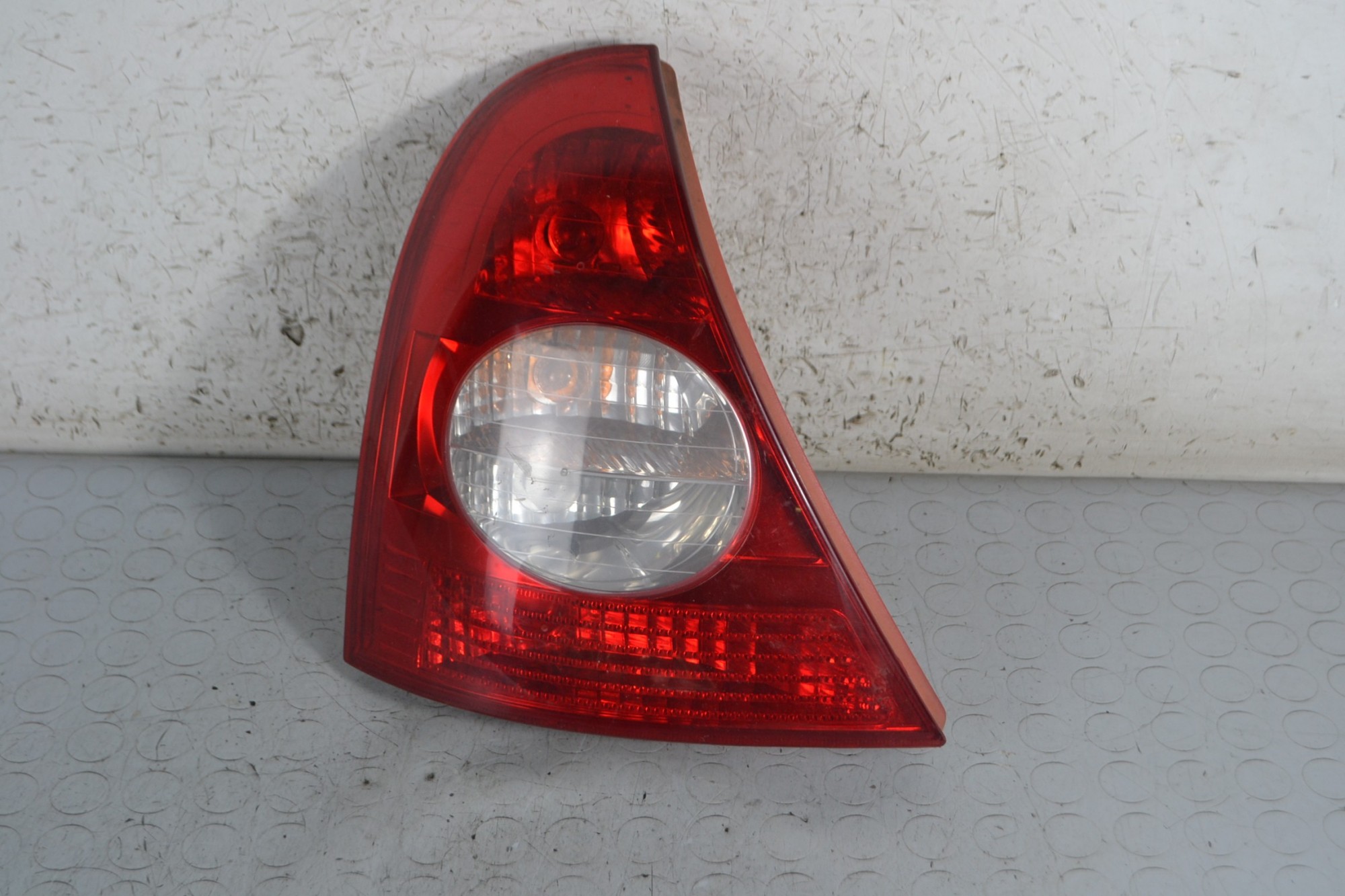 Fanale Stop Posteriore SX Renault Clio II dal 1998 al 2012 Cod 8200917488  1678981881353
