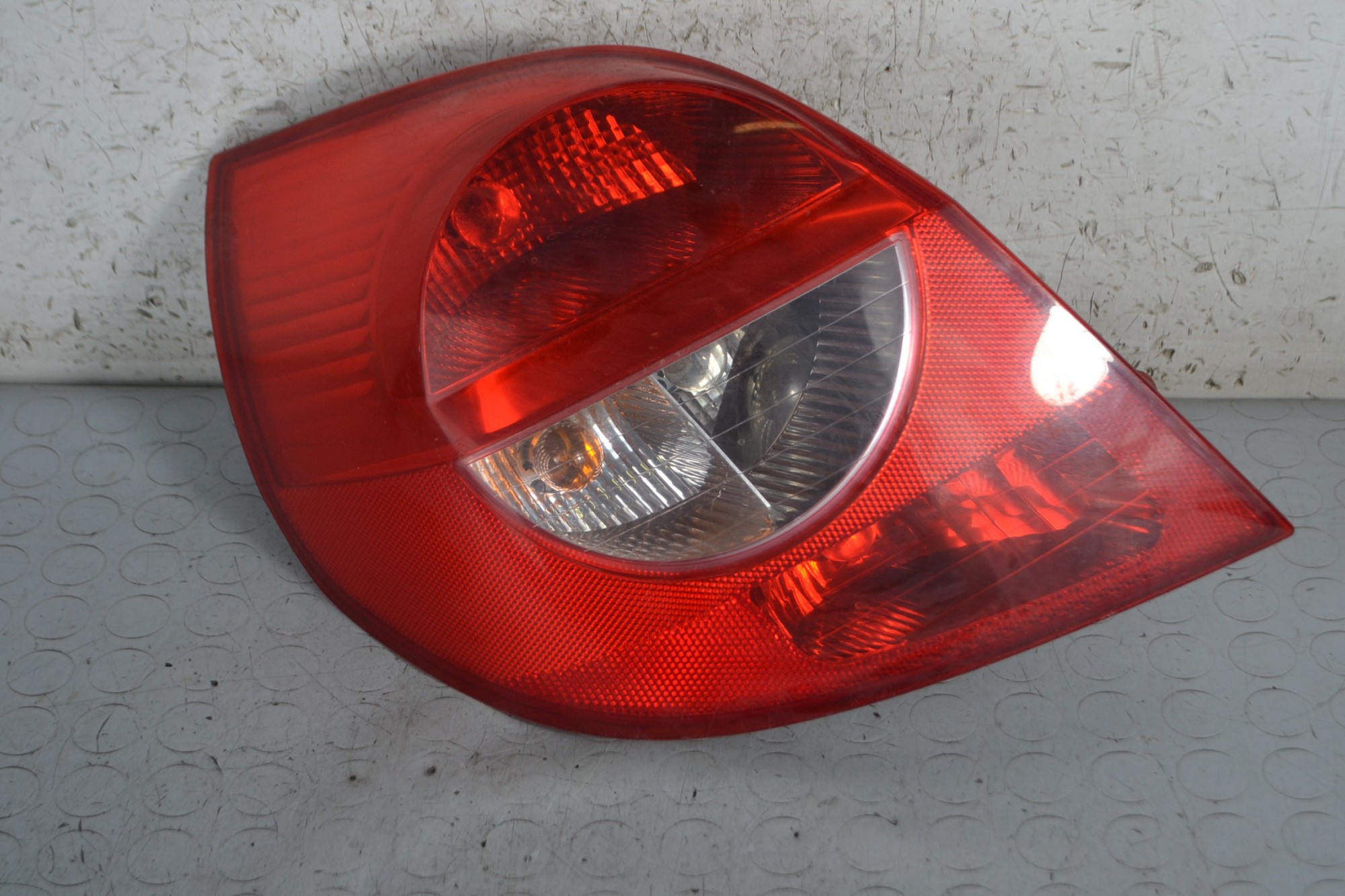 Fanale Stop posteriore SX Renault Clio III dal 2005 al 2013 Cod 89035086  1678982372072