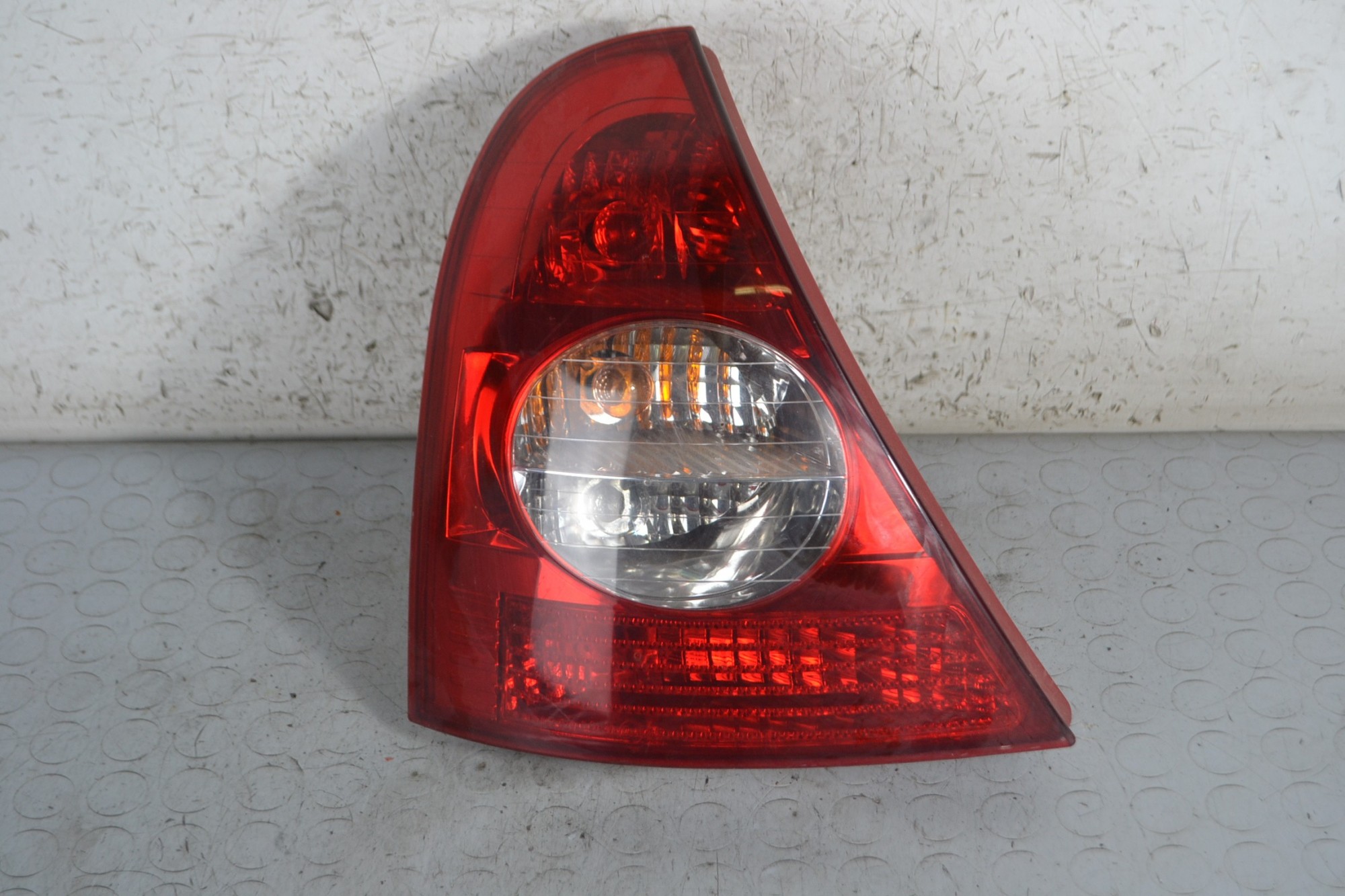 Fanale stop posteriore SX Renault Clio II Dal 1998 al 2012 Cod 8200917488  1679062312360