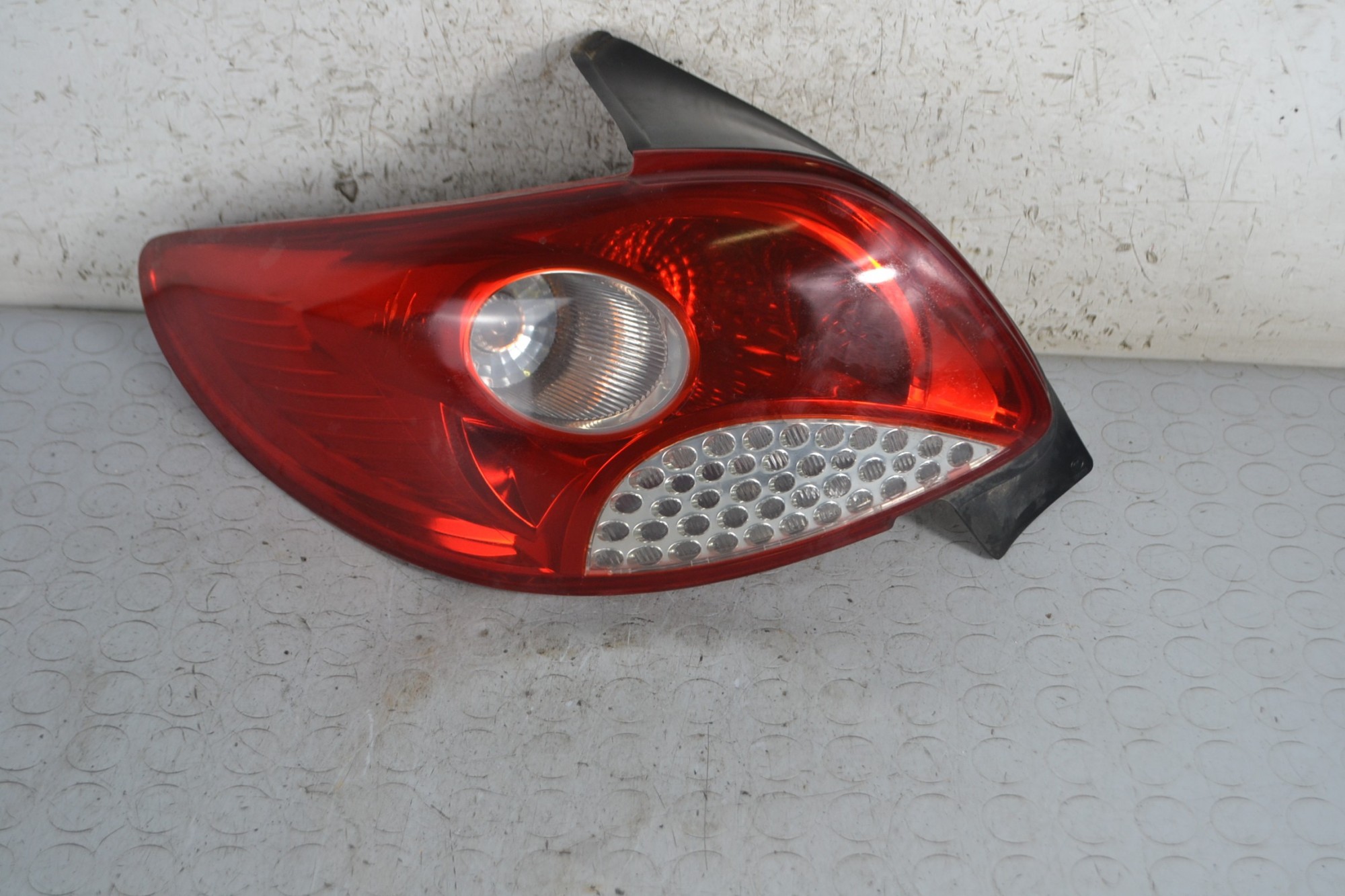 Fanale stop posteriore SX Peugeot 206 PLUS Dal 2009 al 2012 Cod 9685618280  1679474236636