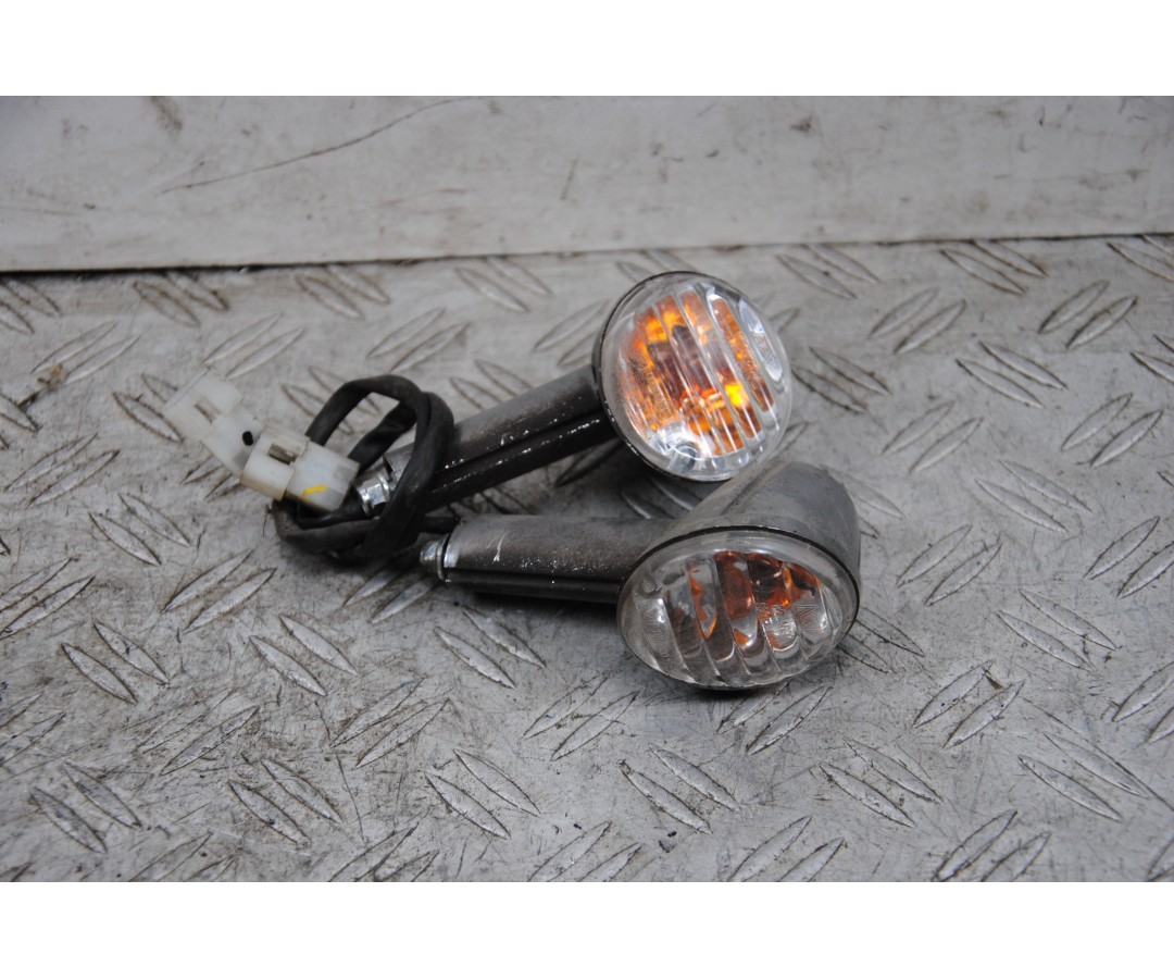 Coppia Gemme Frecce Anteriori Aprilia scarabeo 50 dal 2001 al 2004 1679646684524 Coppia Gemme Frecce Anteriori Aprilia scarabeo 50 dal 2001 al 2004 1679646684524