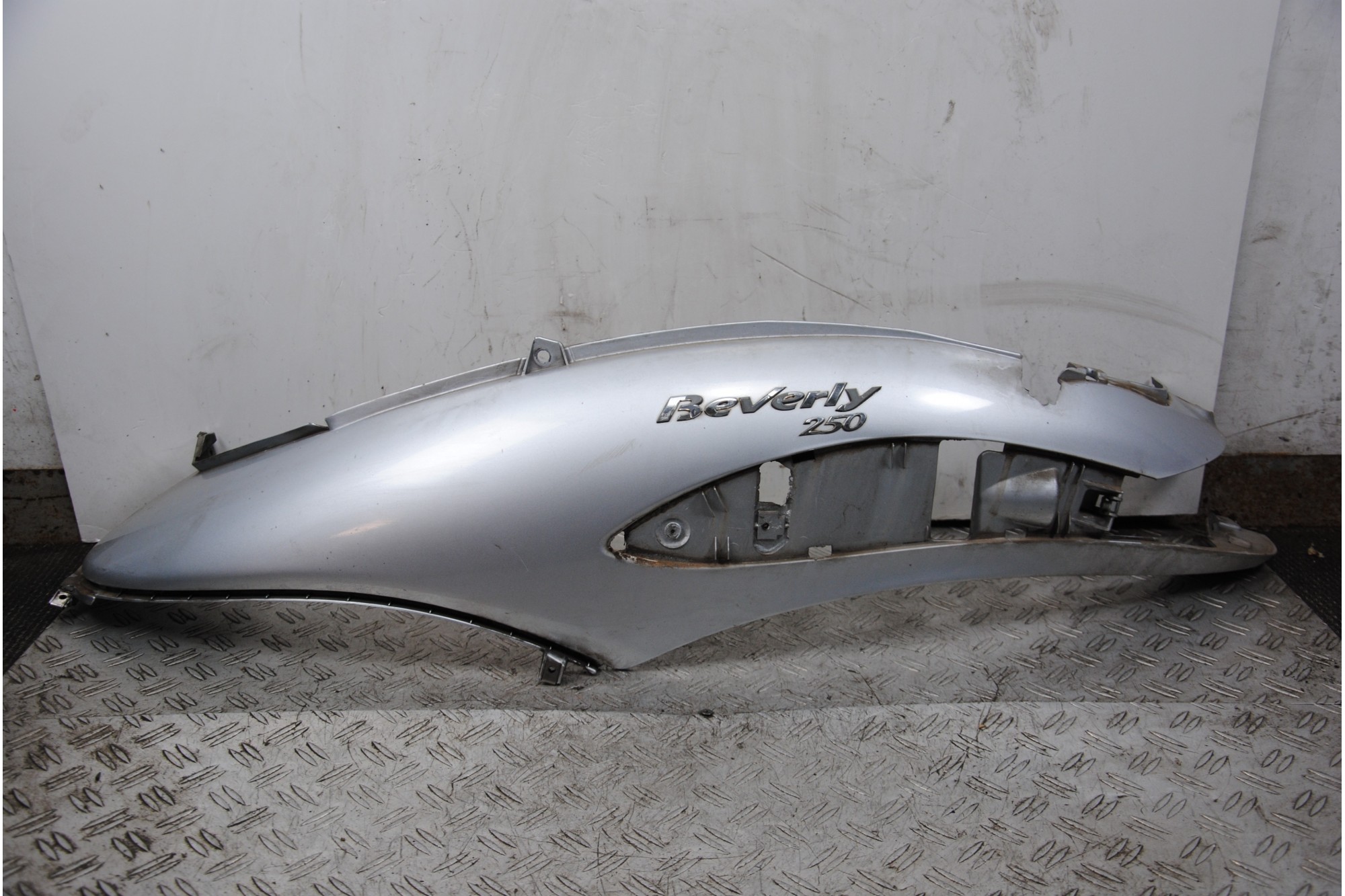 Carena Fianchetto Laterale SX Piaggio Beverly 250 dal 2001 al 2010  1681394790907