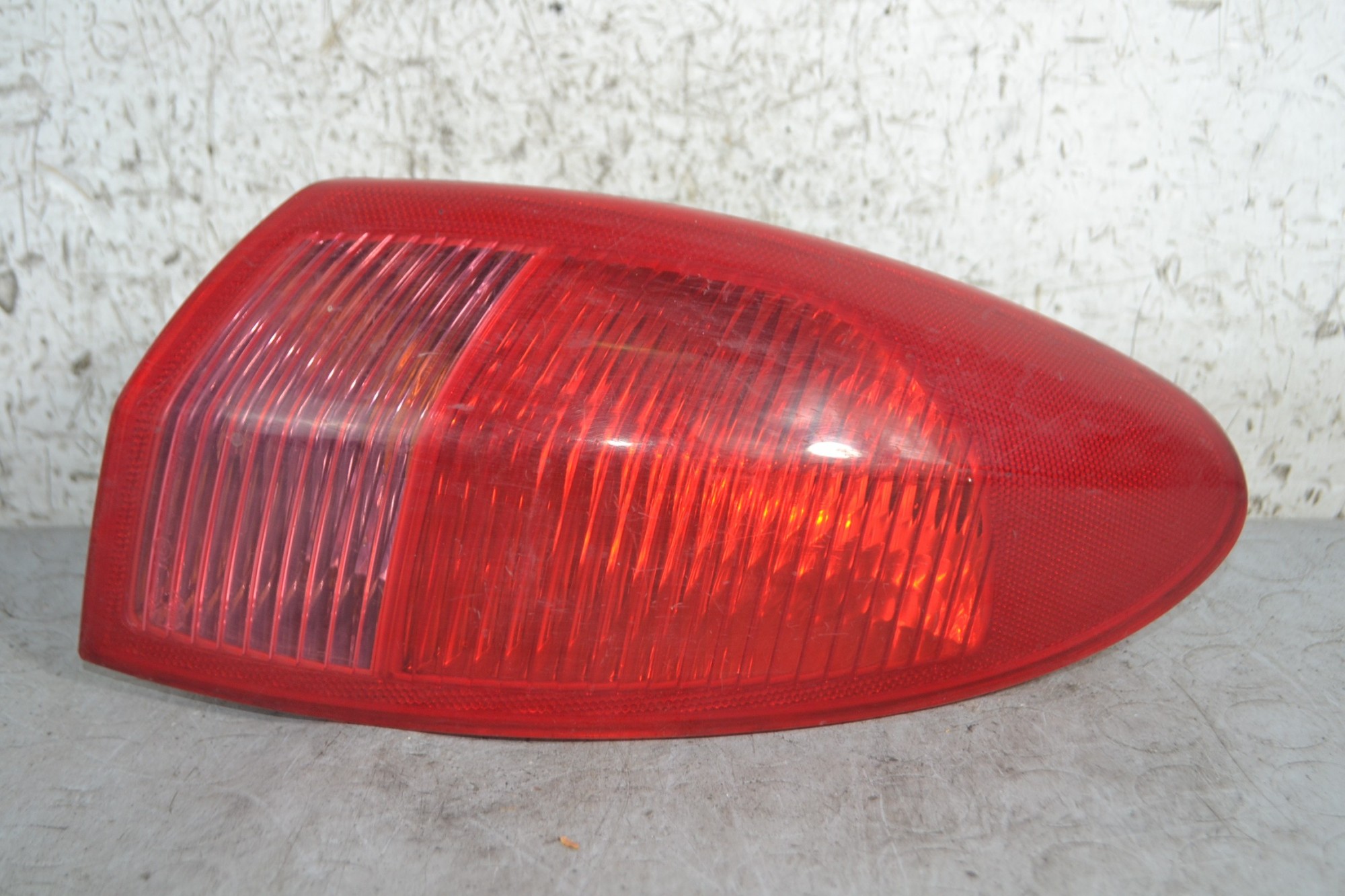 Fanale stop posteriore esterno DX Alfa Romeo 147 Dal 2000 al 2010 Cod 46556347  1681803488890