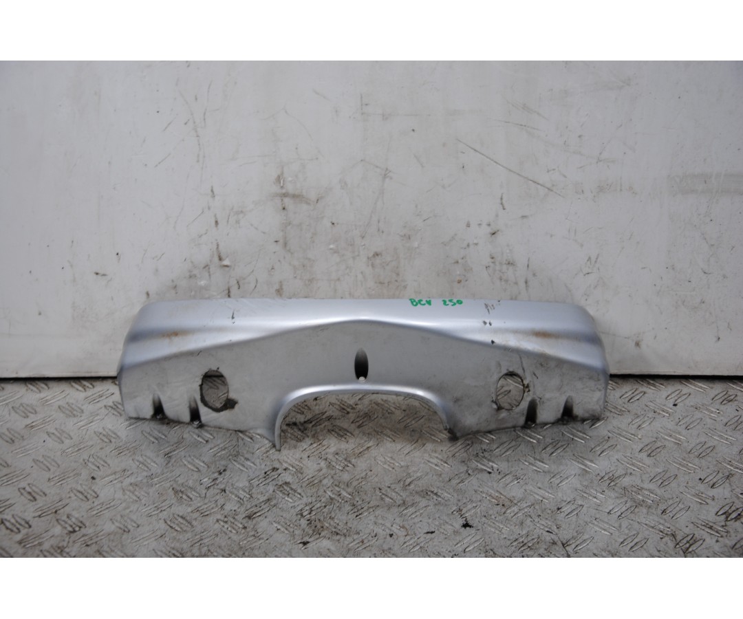 Carena Coprimanubrio Inferiore Piaggio Beverly 250 carb dal 2001 al 2010 1681806986768 Carena Coprimanubrio Inferiore Piaggio Beverly 250 carb dal 2001 al 2010 1681806986768