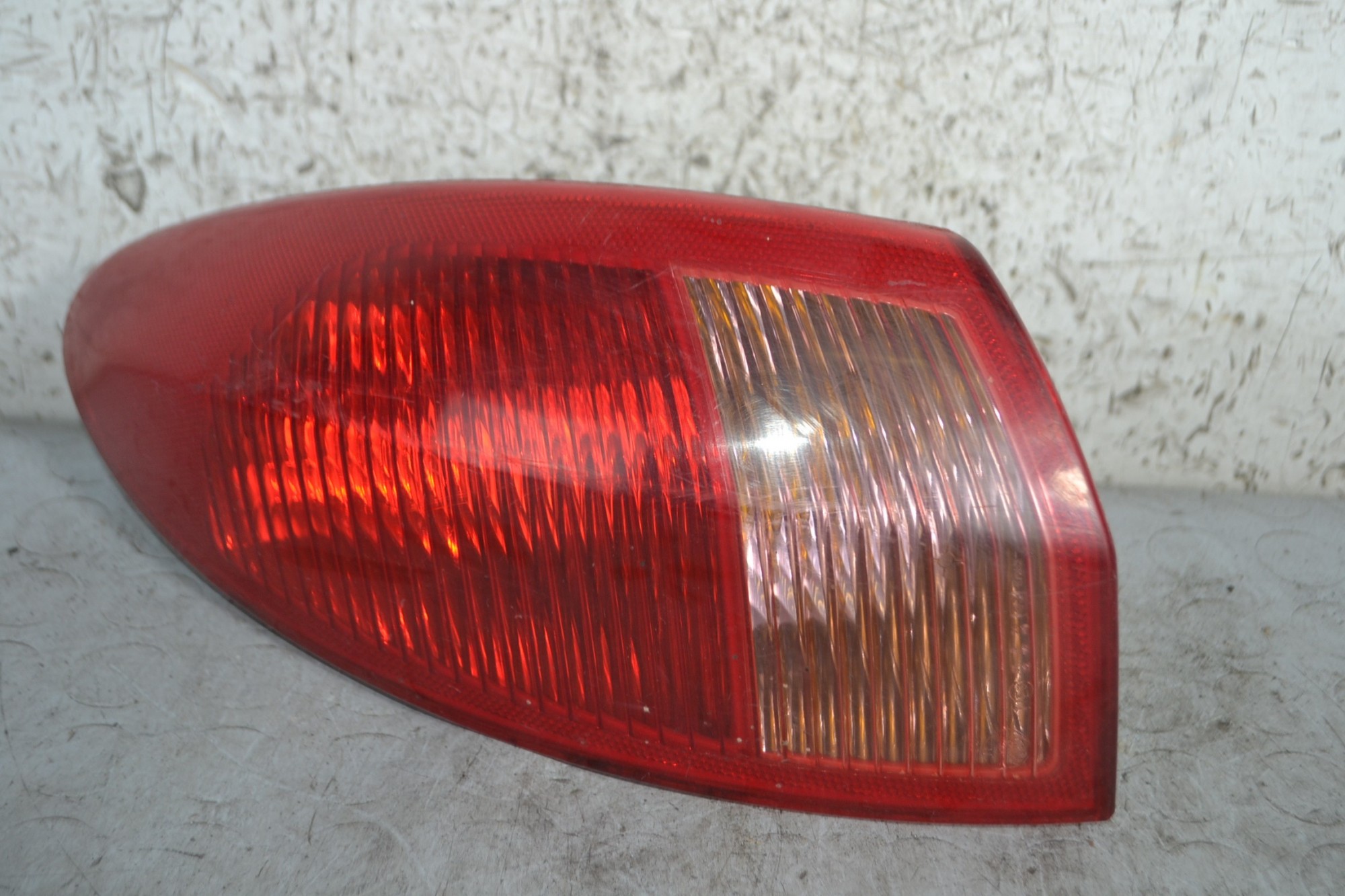 Fanale stop posteriore esterno SX Alfa Romeo 147 Dal 2000 al 2010 Cod 46556349  1681814116812