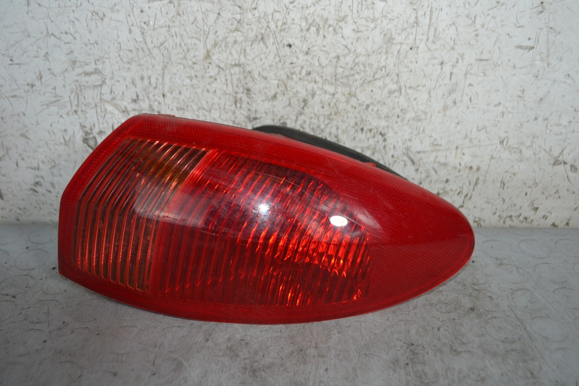Fanale stop posteriore esterno DX Alfa Romeo 147 Dal 2000 al 2010 Cod 46556347  1681814957873
