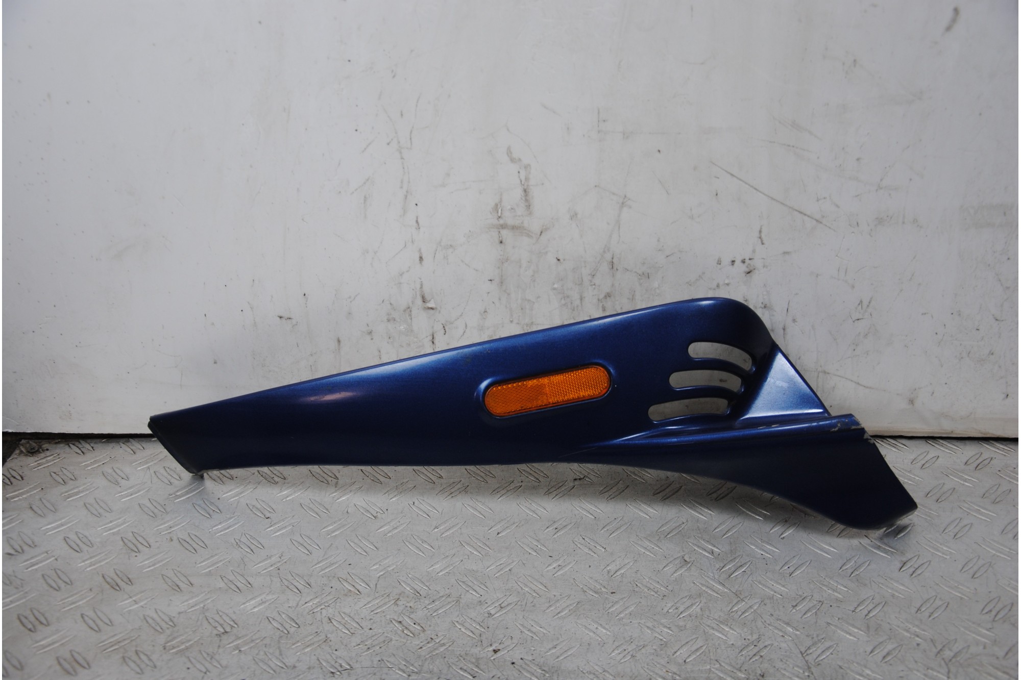 Carena Fianchetto inferiore Destro Piaggio Vespa ET4 125 Dal 2005 al 2011  1681901232203
