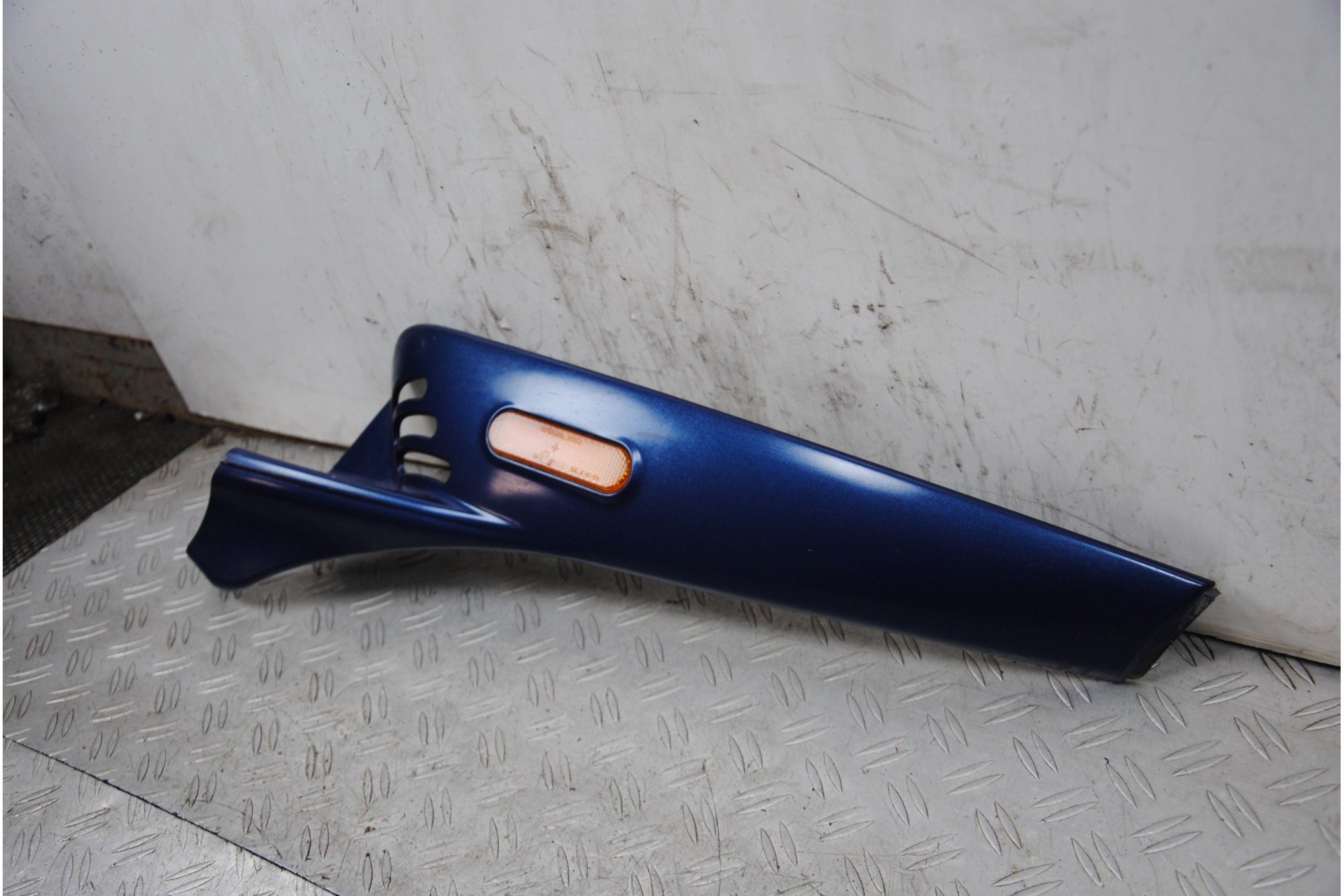 Carena Fianchetto inferiore Sinistro Piaggio Vespa ET4 125 Dal 2005 al 2011  1681909858986