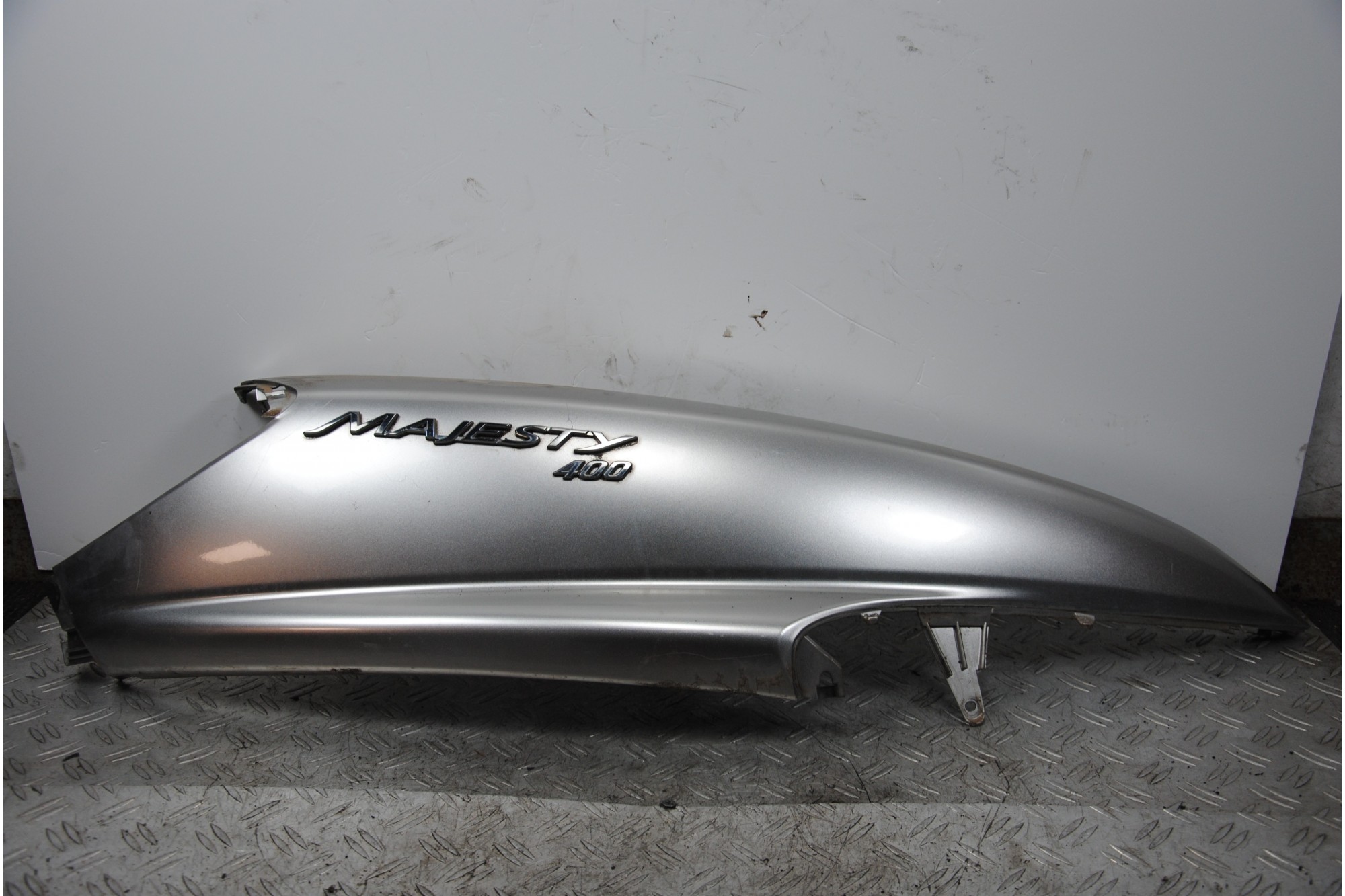 Carena Fianchetto Laterale posteriore DX Yamaha Majesty 400 dal 2004 al 2008  1682091689259