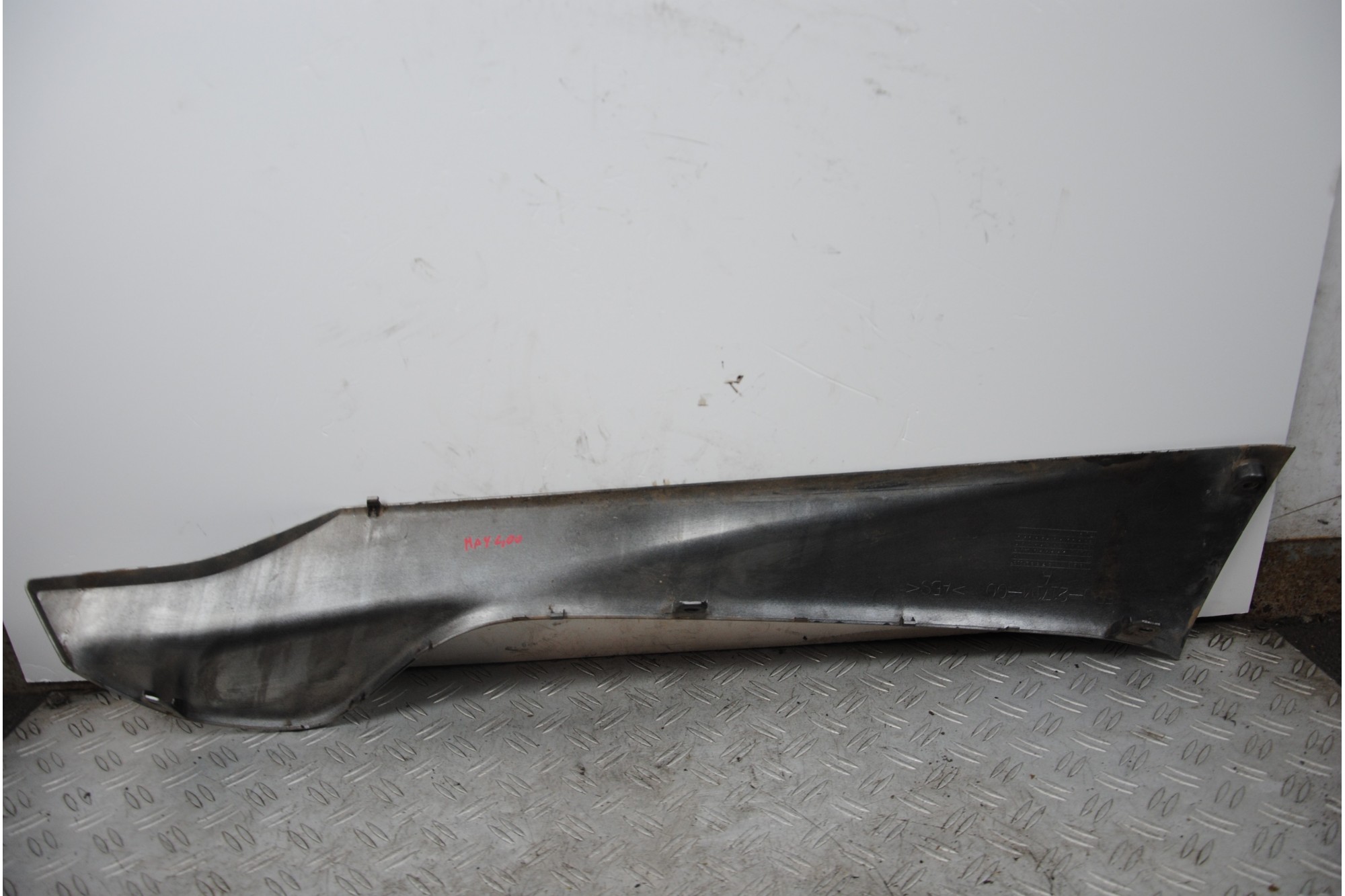Carena Sottopedana Destra Yamaha Majesty 400 dal 2004 al 2008  1682092085999