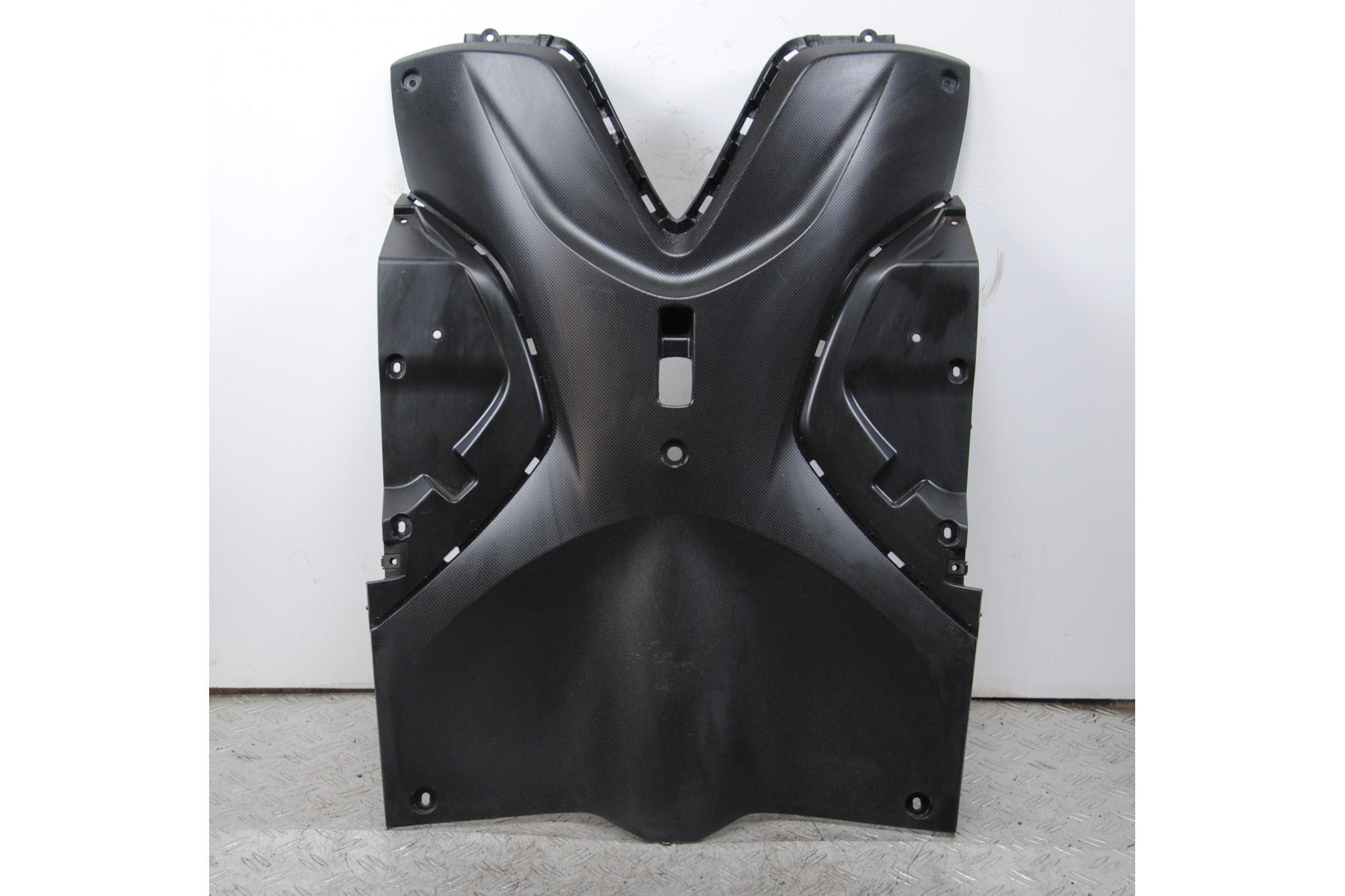 Carena Retroscudo Yamaha Tricity 125 dal 2014 al 2020 COD : 2CM-F8311-00  1682492868376