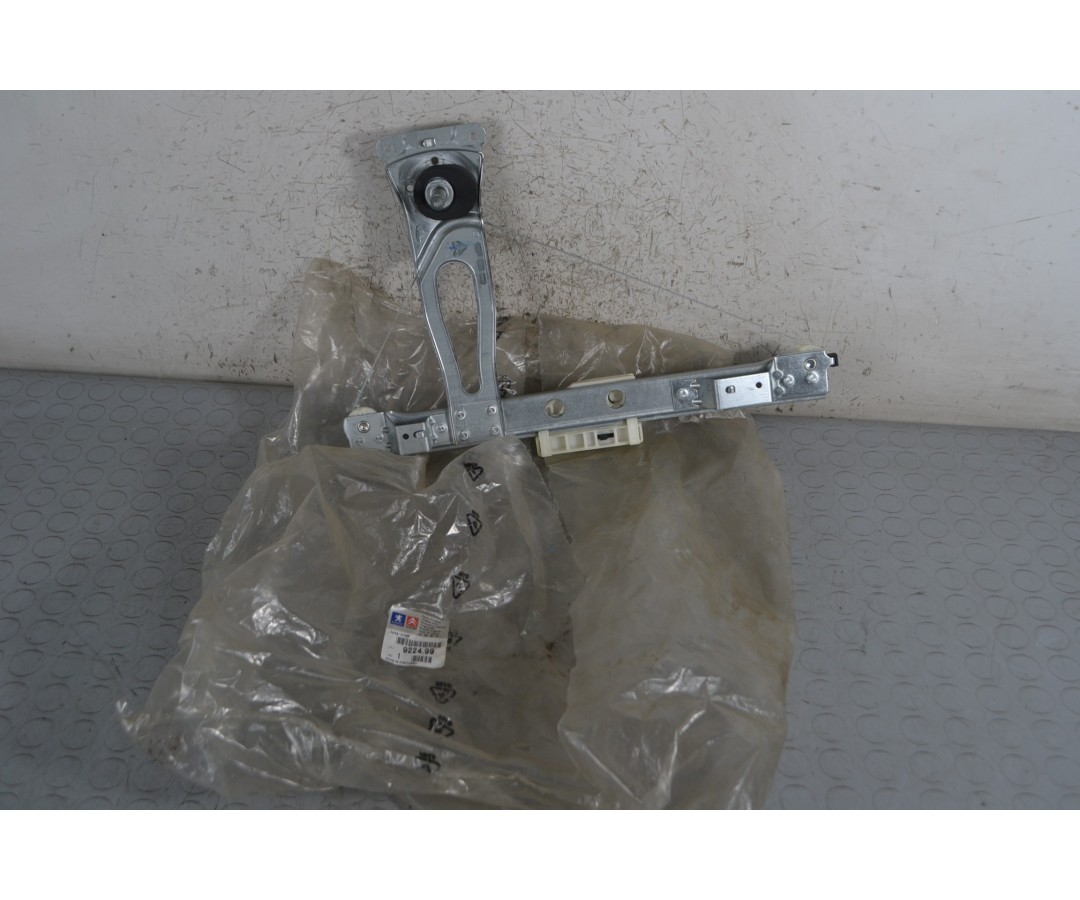 Macchinetta Alzacristalli Posteriore DX Peugeot 206 SW dal 2000 al 2007 Cod 9224.99  1683555618280