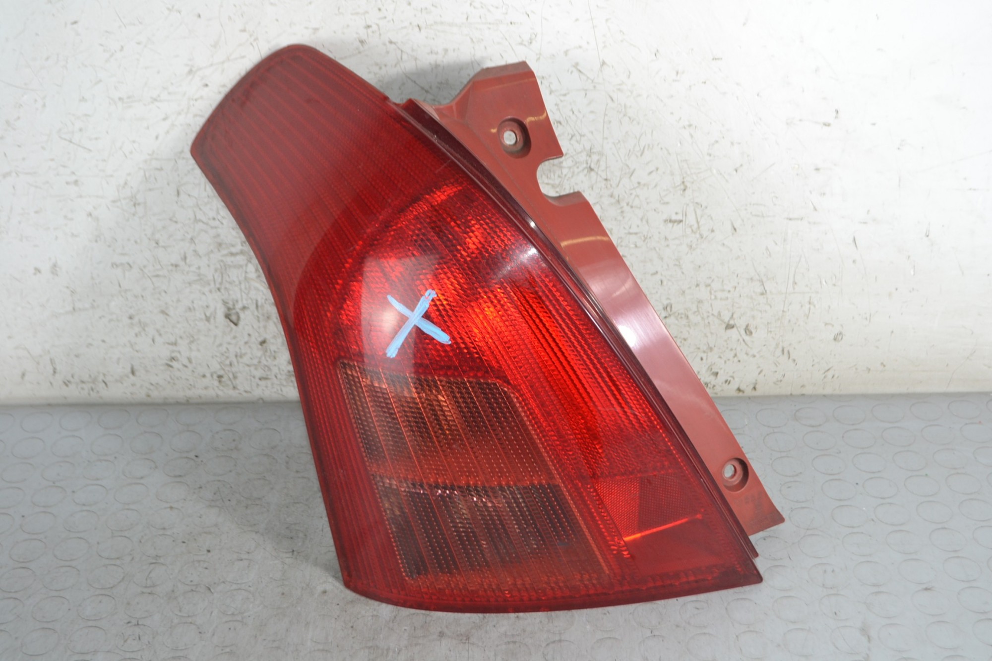 Fanale stop posteriore SX Suzuki Swift Dal 2004 al 2010 Cod 3567062J00000  1683893279396