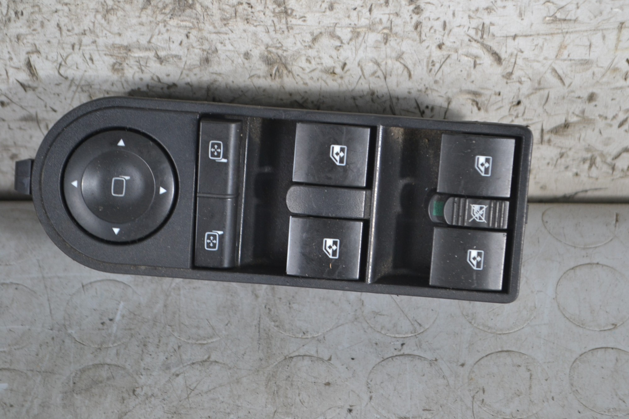 Pulsantiera Alzacristalli Anteriore SX Opel Astra H SW dal 2004 al 2011 Cod 13228699  1683903468369