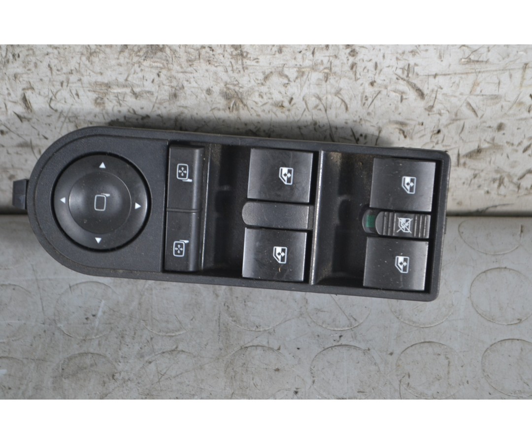 Pulsantiera Alzacristalli Anteriore SX Opel Astra H SW dal 2004 al 2011 Cod 13228699 1683903468369 Pulsantiera Alzacristalli Anteriore SX Opel Astra H SW dal 2004 al 2011 Cod 13228699 1683903468369