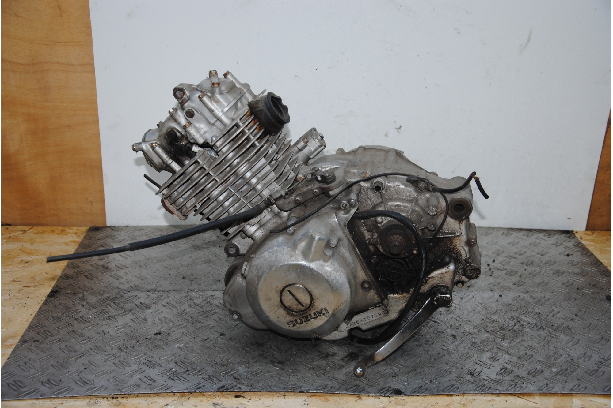 Blocco motore Suzuki TU 250 X dal 1997 al 2003 cod J426 num 107590  1684829713816