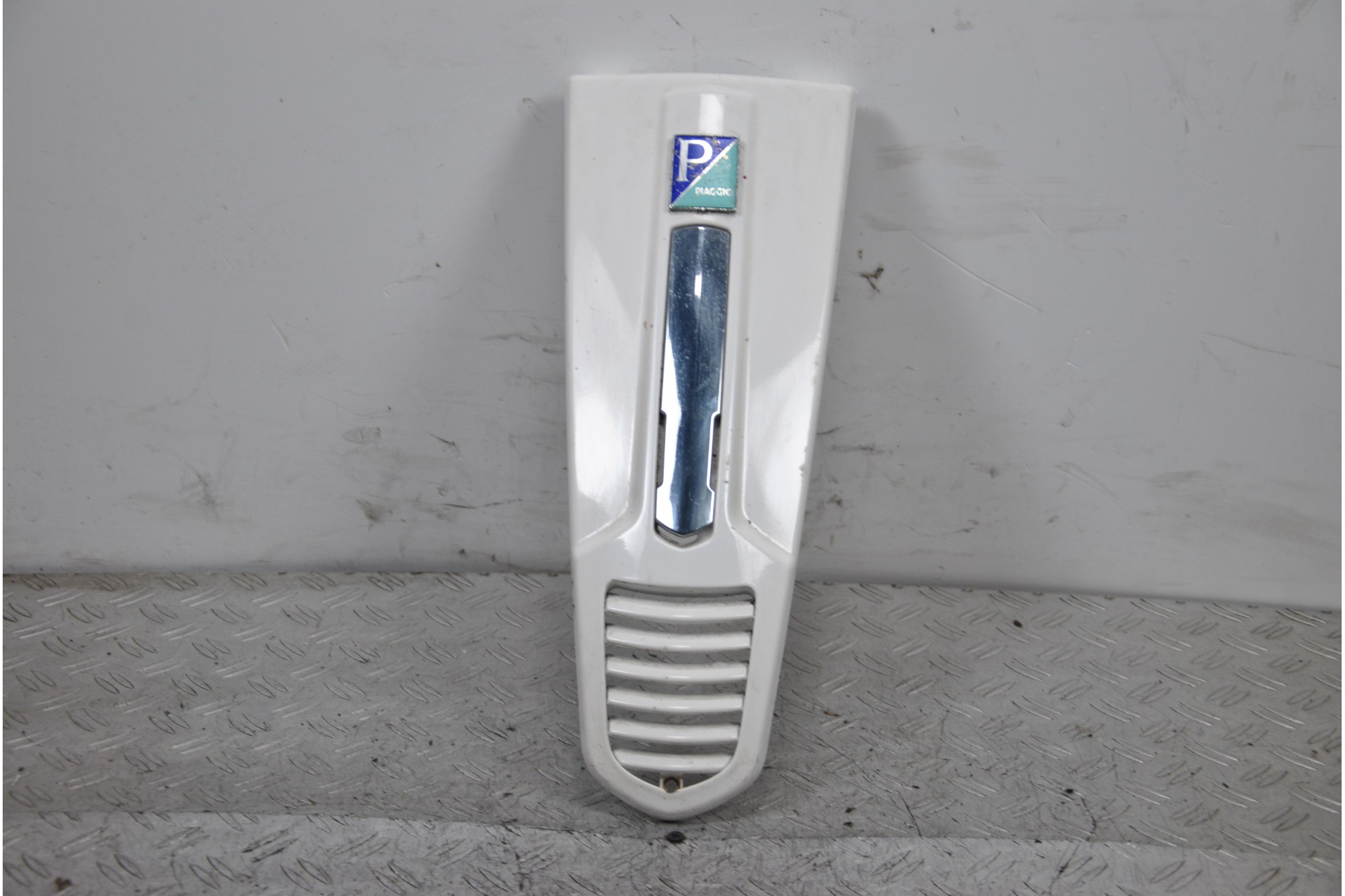 Carena Scudetto Anteriore Piaggio Vespa S 50 dal 2007 al 2010 COD : Piaggio 654883  1684831986628