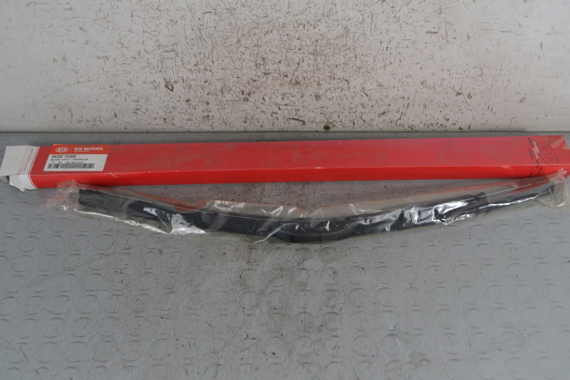 Spazzola Tergicristalli Anteriore Kia Ceed dal 2006 al 2012 Cod 983501h300  1685003391950
