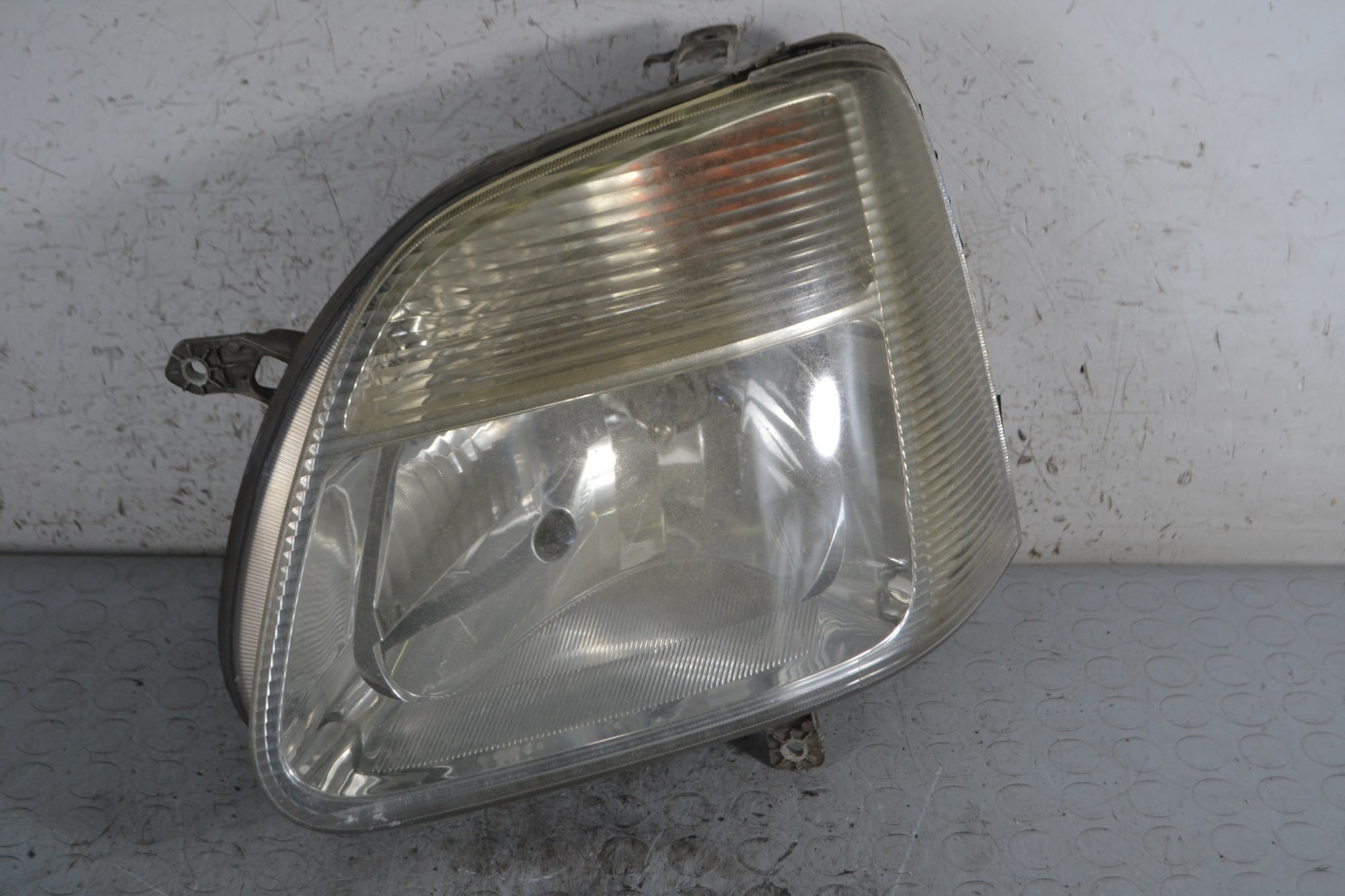 Faro Anteriore SX Opel Agila A dal 2000 al 2007 Cod 35300-84e00  1685527803892