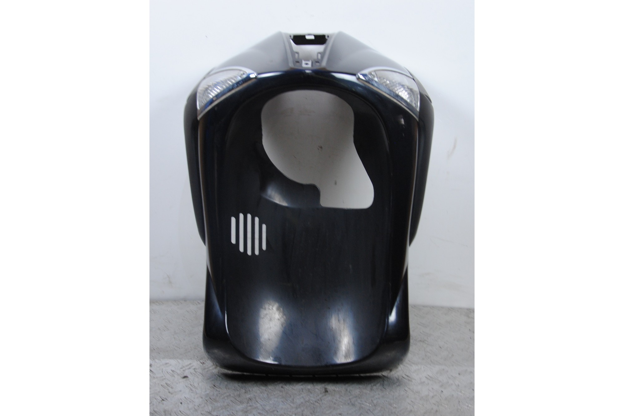 Carena Scudo Anteriore Con Frecce Piaggio Liberty 125 / 150 3V 4T dal 2013 al 2015  1685955130690