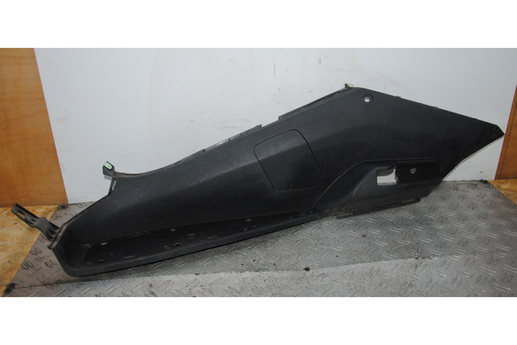 Pedana Poggiapiedi Sinistra SX Peugeot Satelis 250 dal 2006 al 2012  1686123094349