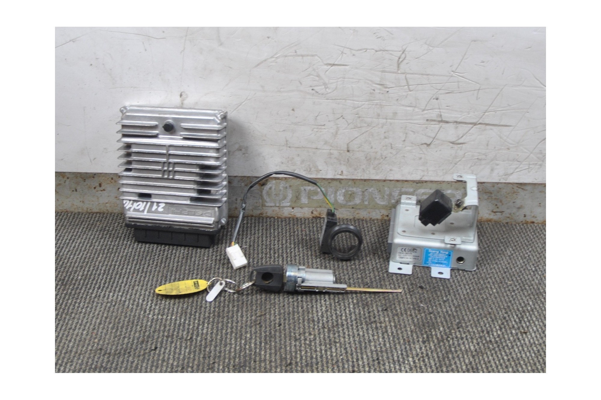 Kit chiave accensione Ssangyong Rexton 2.7 D dal 2000 al 2007 cod : 28019193  2411111113424