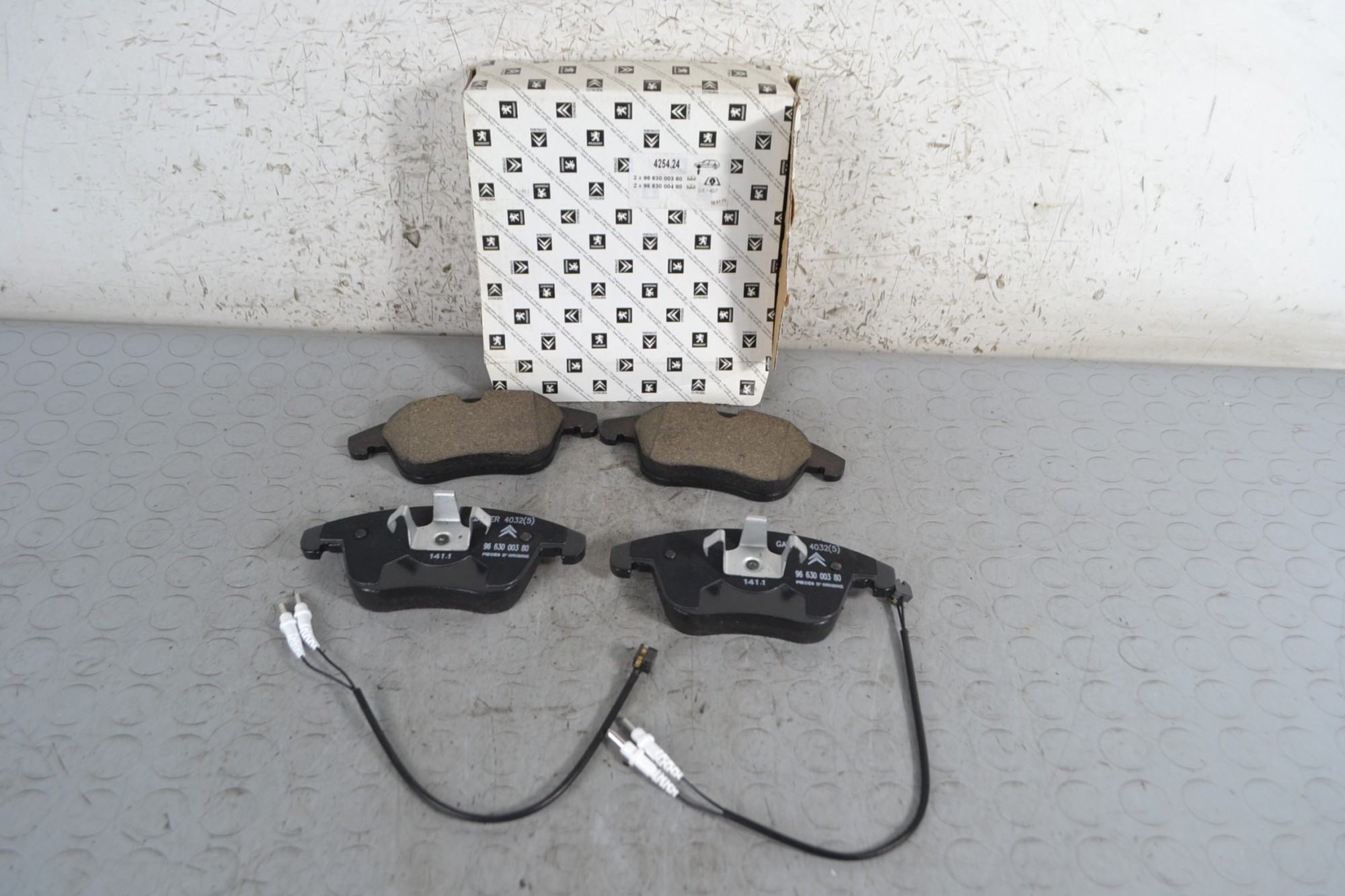Pastiglie freno anteriori Citroen C5 Dal 2008 al 2017 Cod 425424  1686732911426