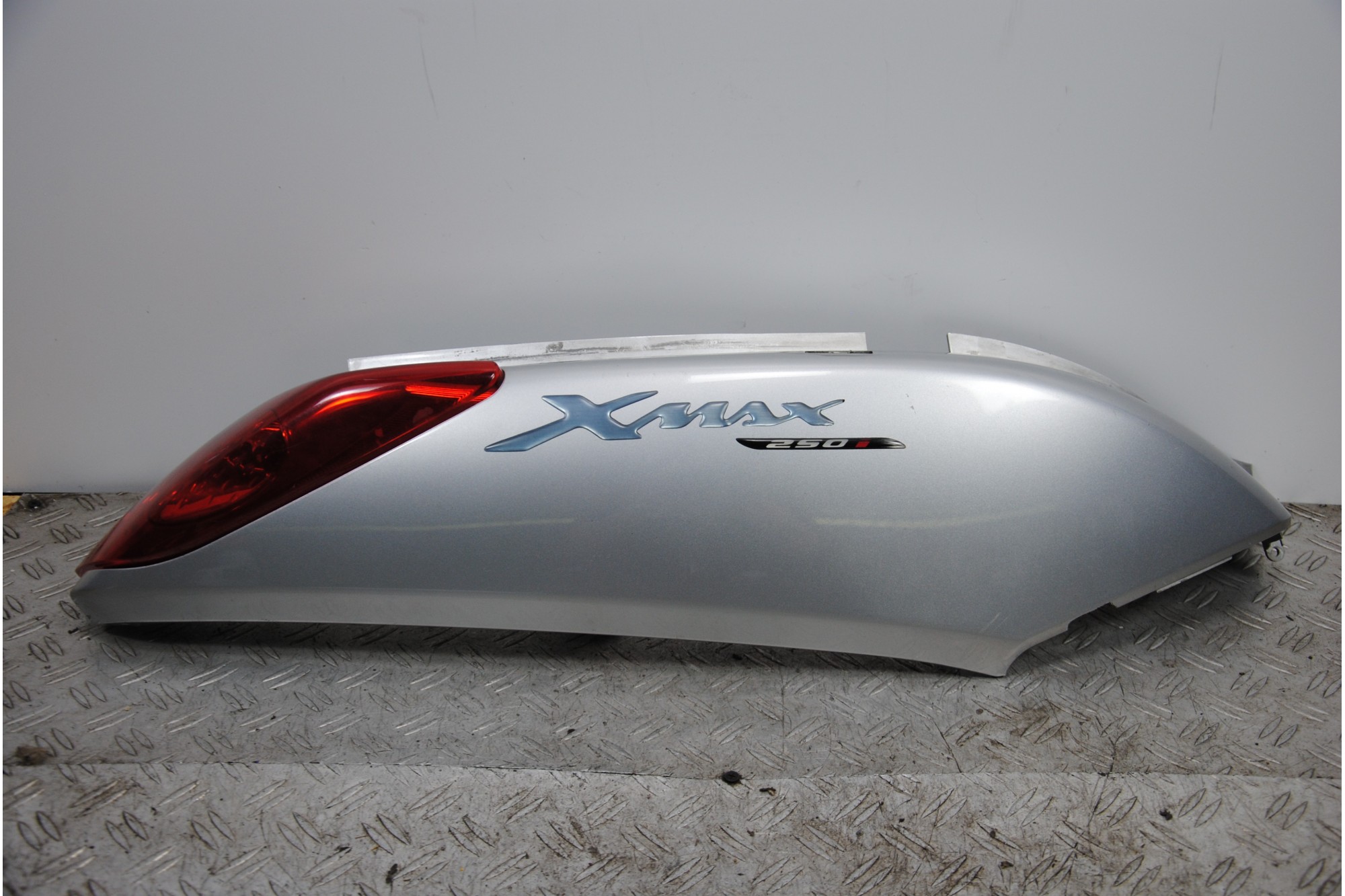 Carena Posteriore + Stop SX Yamaha Xmax X-max 250 dal 2005 al 2009 COD 1B9-1731-00  1687427948895