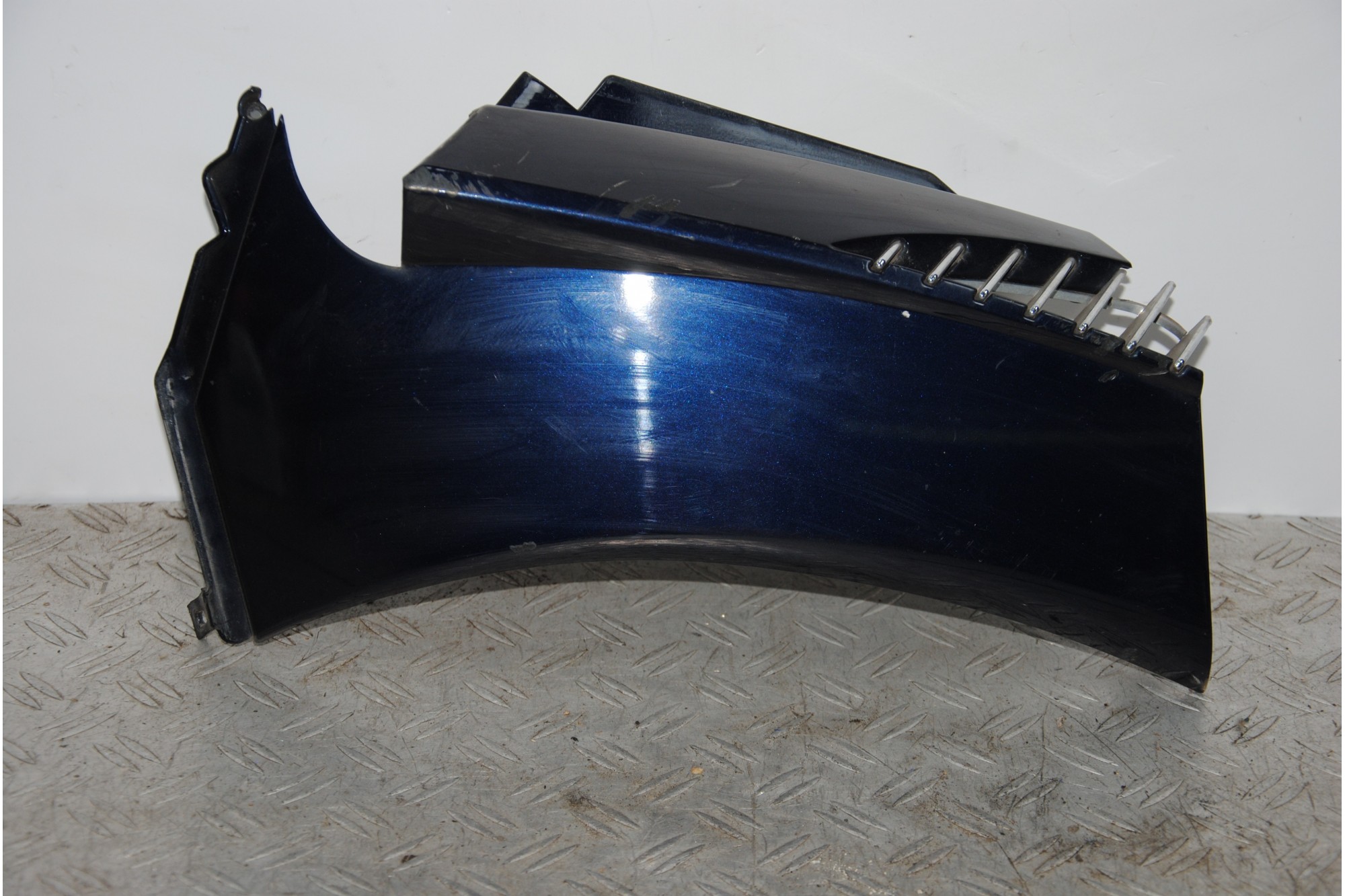 Carena Fianchetto Anteriore Scudo Sinistro Aprilia Scarabeo 500 dal 2002 al 2006  1687852936627