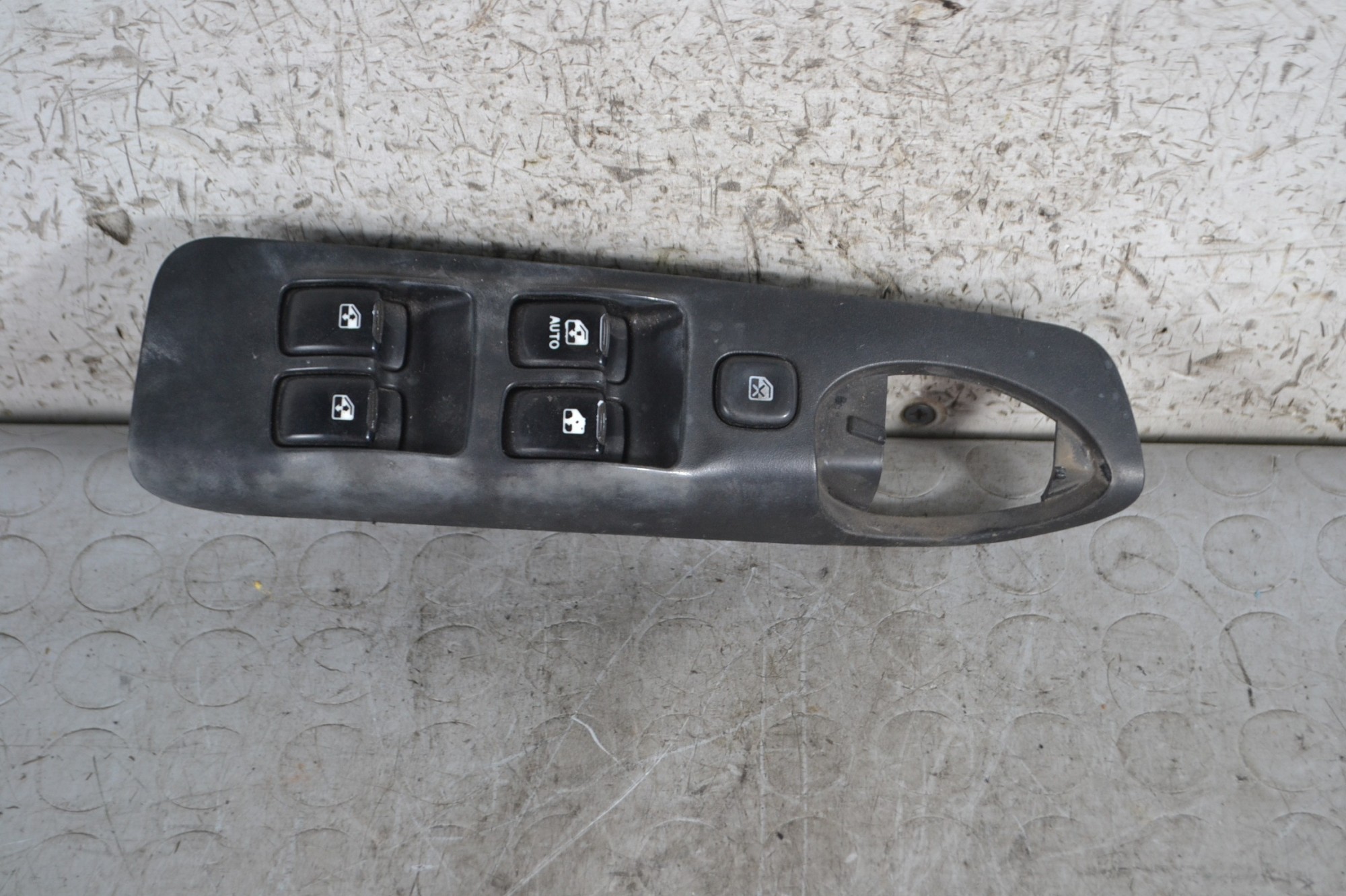 Pulsantiera alzacristalli anteriore SX Daewoo Nubira Dal 2003 al 2009 Cod 96190771  1688023738002