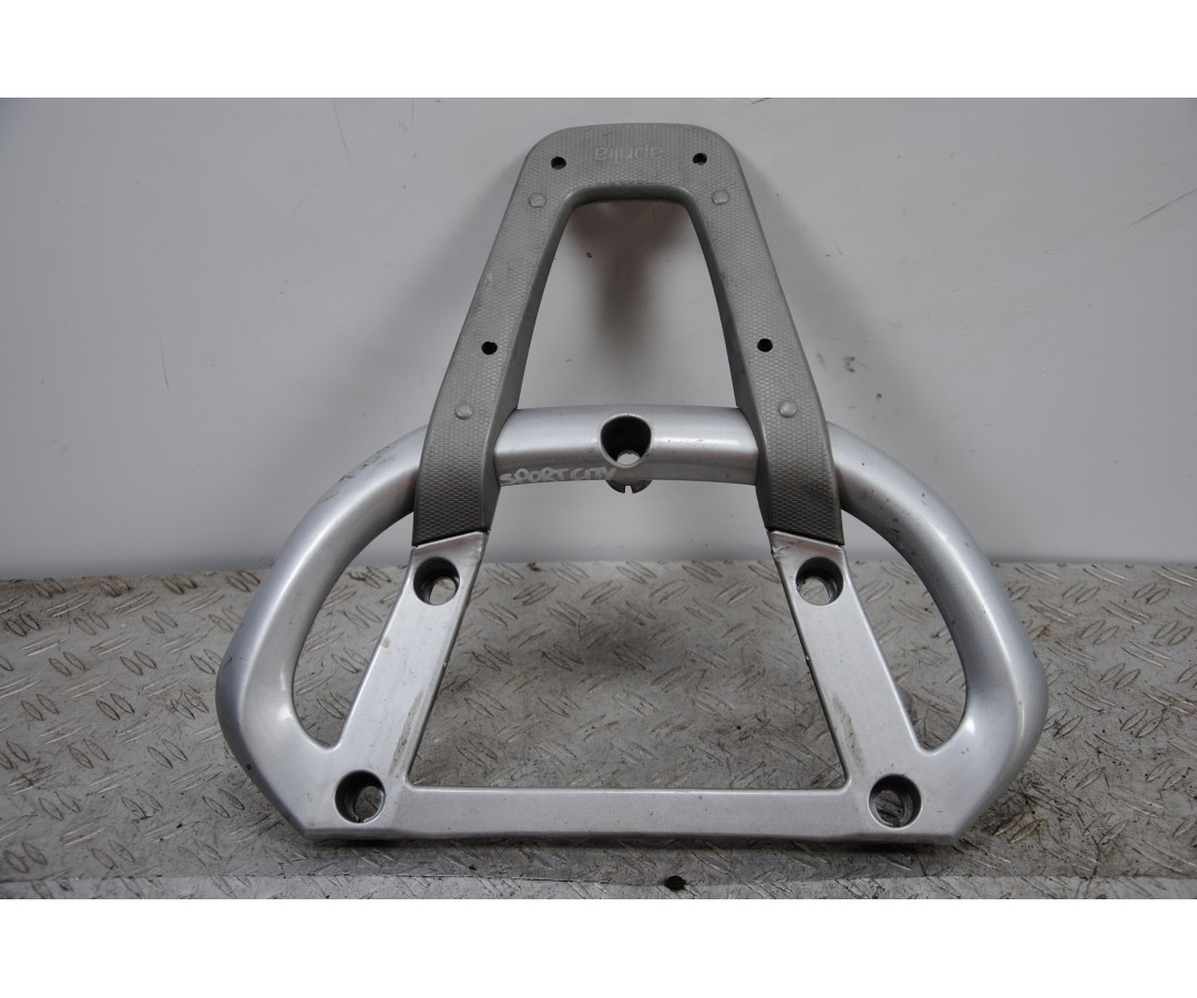 Maniglione Portapacchi Posteriore Aprilia Sportcity 125 / 200 dal 2004 al 2008 COD DIS 108366 1688370851164 Maniglione Portapacchi Posteriore Aprilia Sportcity 125 / 200 dal 2004 al 2008 COD DIS 108366 1688370851164