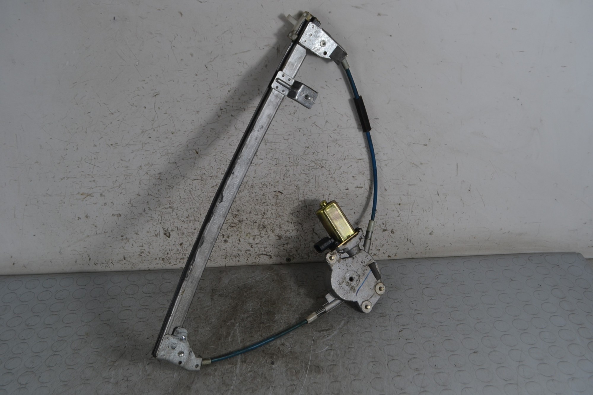 Macchinetta alzacristallo anteriore DX Fiat Punto 3 porte Dal 1993 al 1999 Cod 32167001  1688376391589