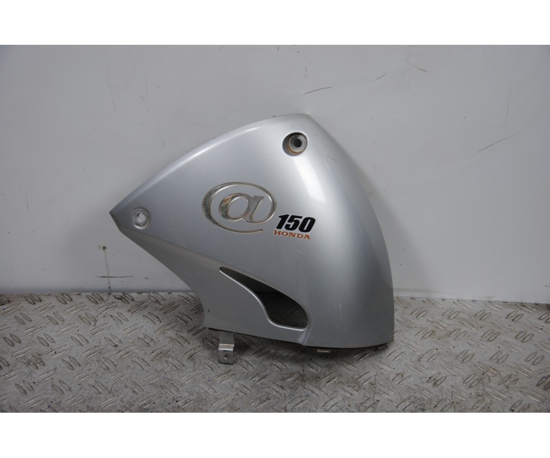 Carena Fianchetto Laterale Destro Honda Chiocciola @ 150 dal 2000 al 2006 1688478528630 Carena Fianchetto Laterale Destro Honda Chiocciola @ 150 dal 2000 al 2006 1688478528630