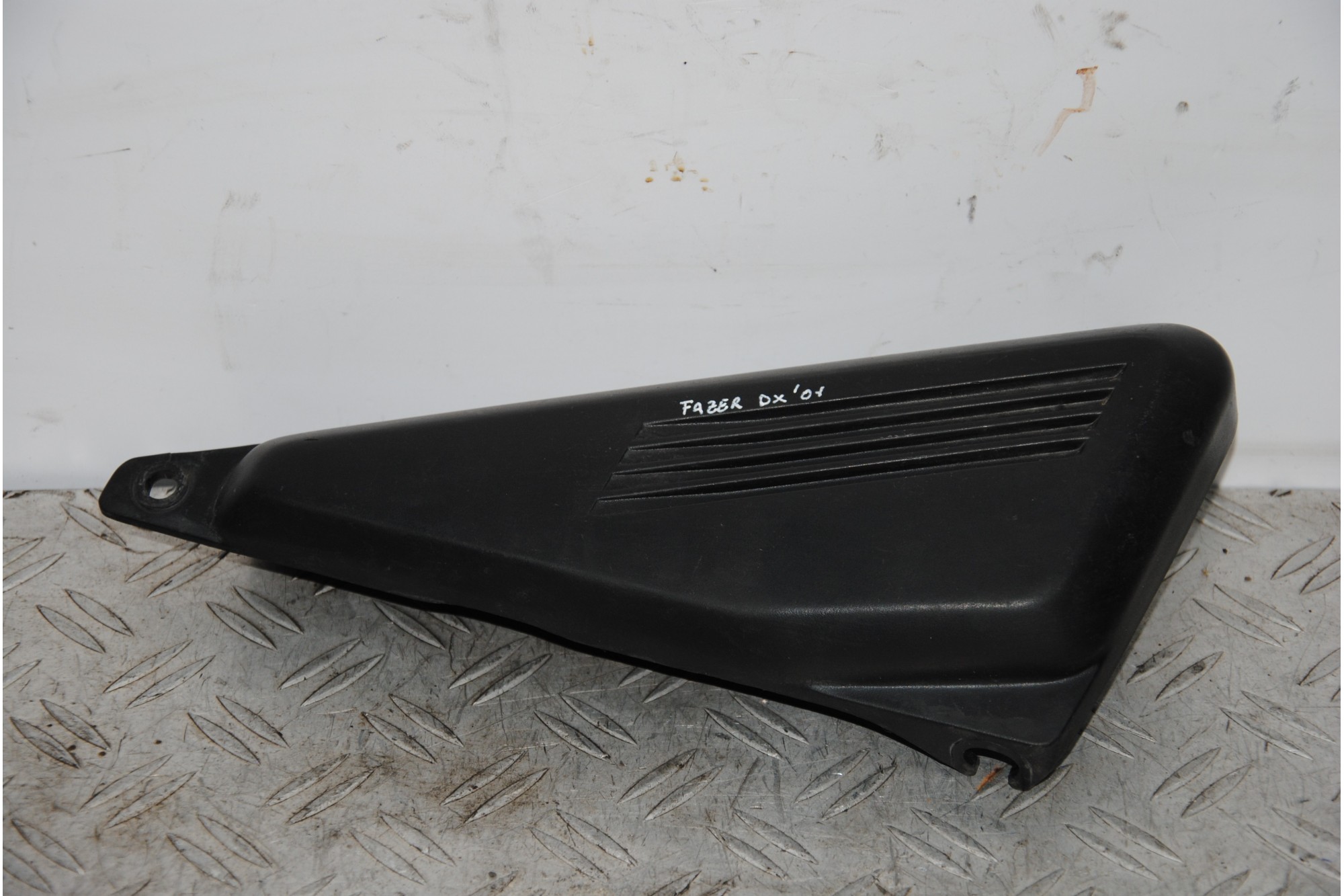Carena Fianchetto Destro DX Yamaha Fazer 600 FZS Dal 1998 al 2001  1688739106119