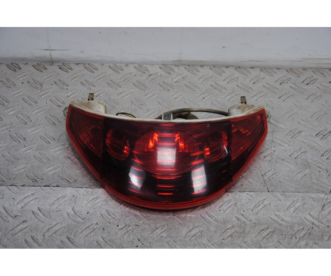 Fanale Stop Posteriore Piaggio Beverly 250 dal 2001 al 2010 1689256554933 Fanale Stop Posteriore Piaggio Beverly 250 dal 2001 al 2010 1689256554933