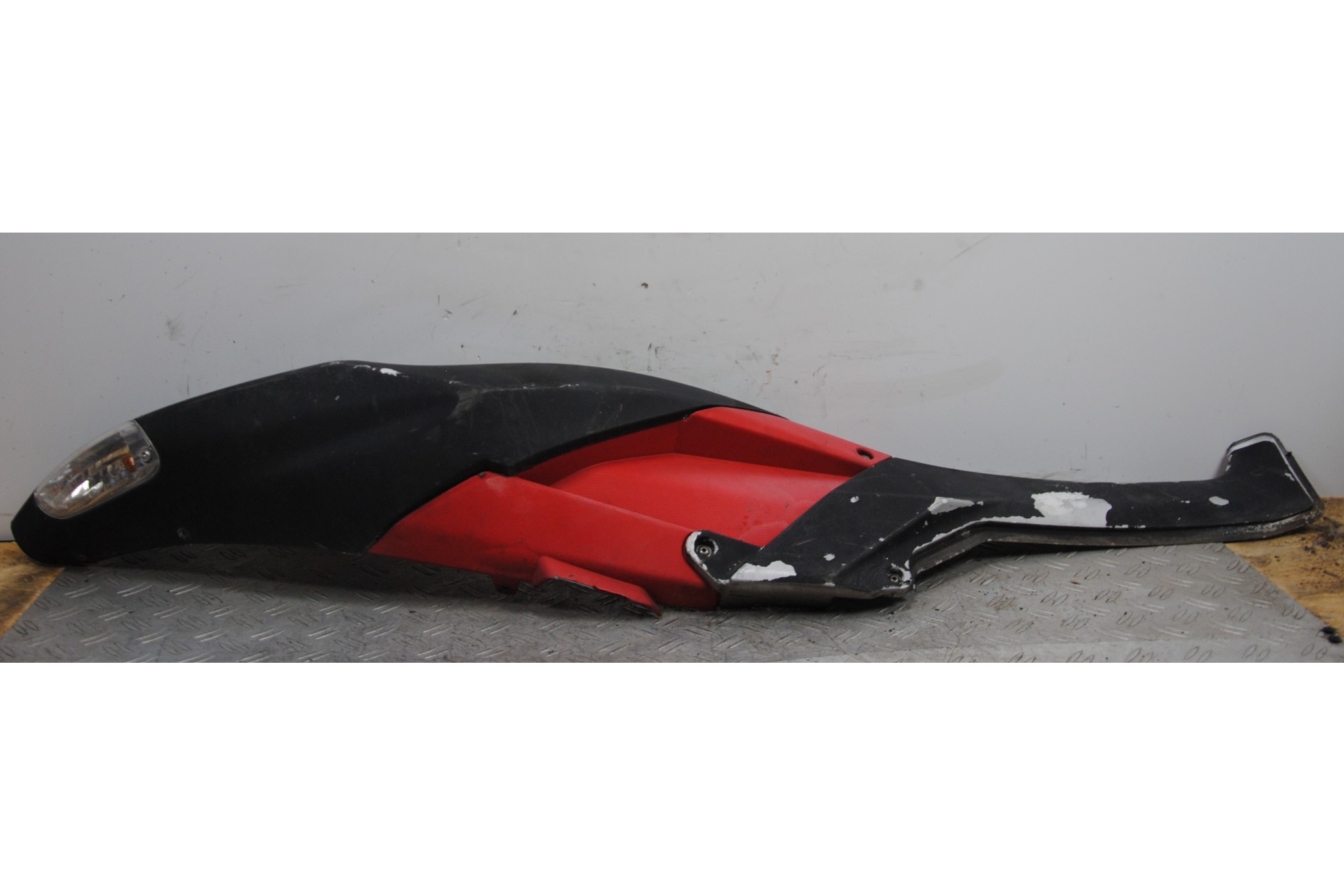 Carena Fianchetto Destro Aprilia Sr Factory dal 2007 al 2011 Attacchi Rotti  1689321707219