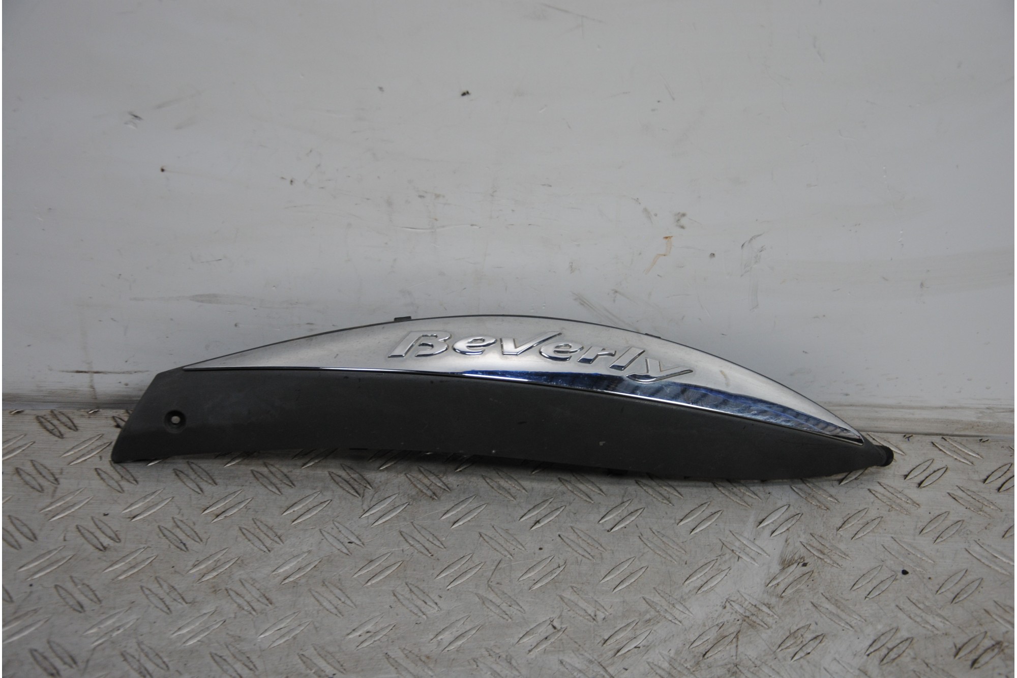 Carena Paracolpi Destro Piaggio Beverly Cruiser 500 dal 2007 al 2012  1689329857251