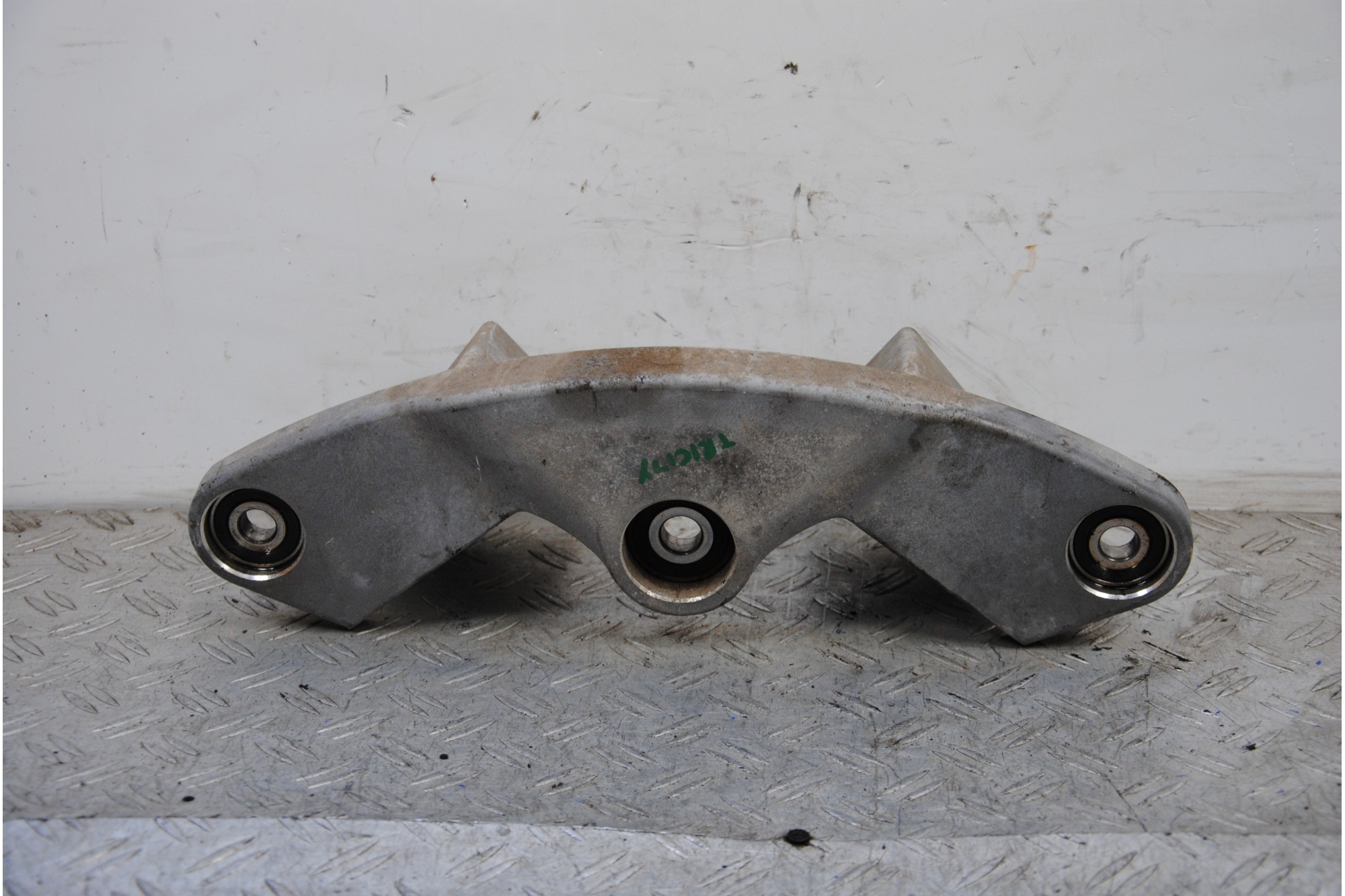 Braccio Oscillante Sospensioni Anteriore Yamaha Tricity 125 dal 2014 al 2020  1689581188179