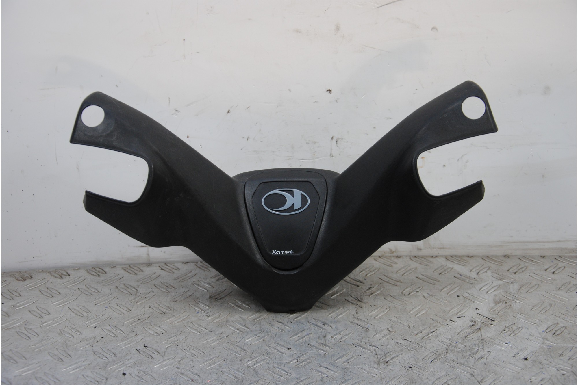 Carena Coprimanubrio Kymco Xciting 250 dal 2005 al 2008  1689587301954